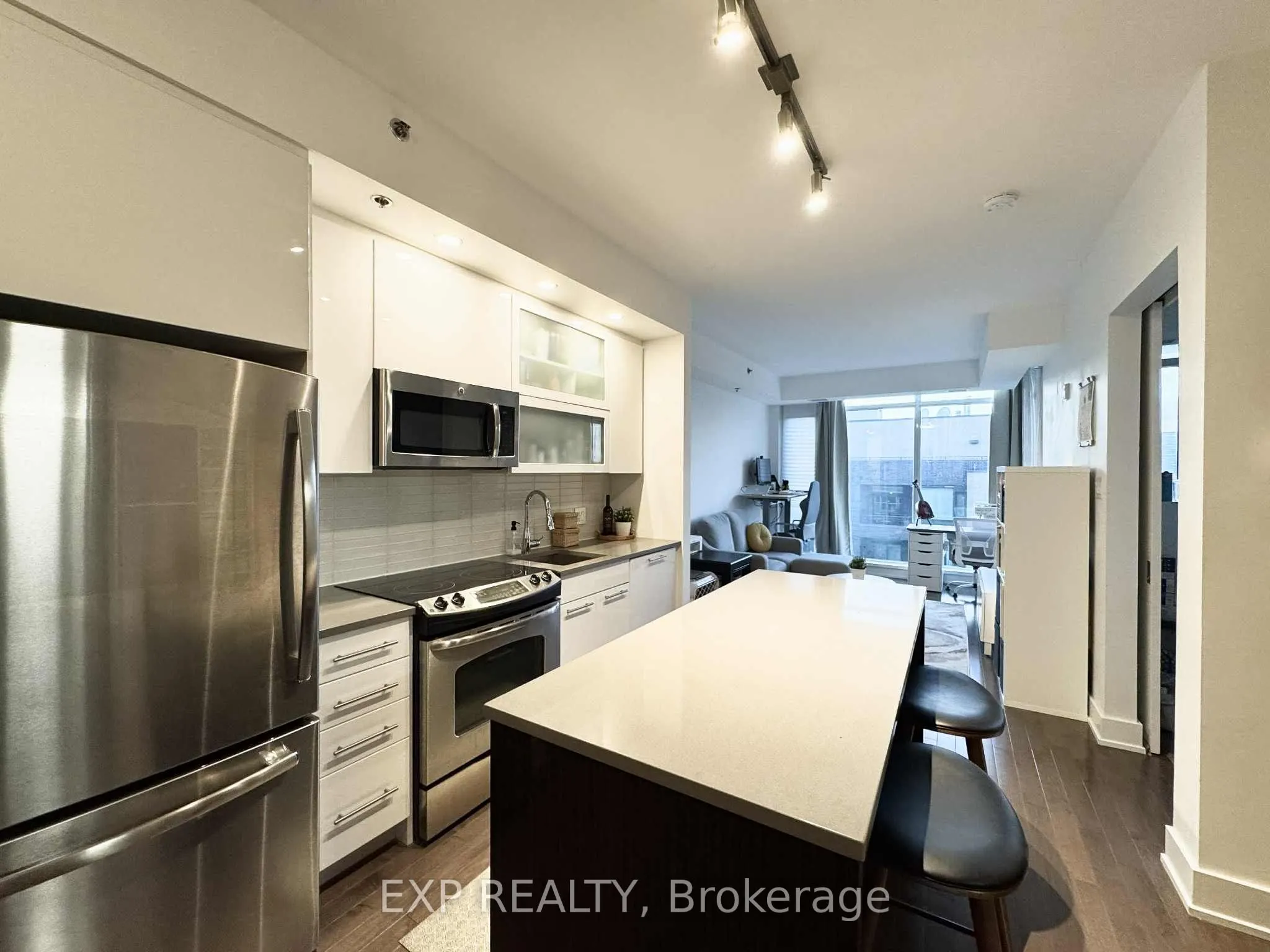 98 Richmond Road, #608