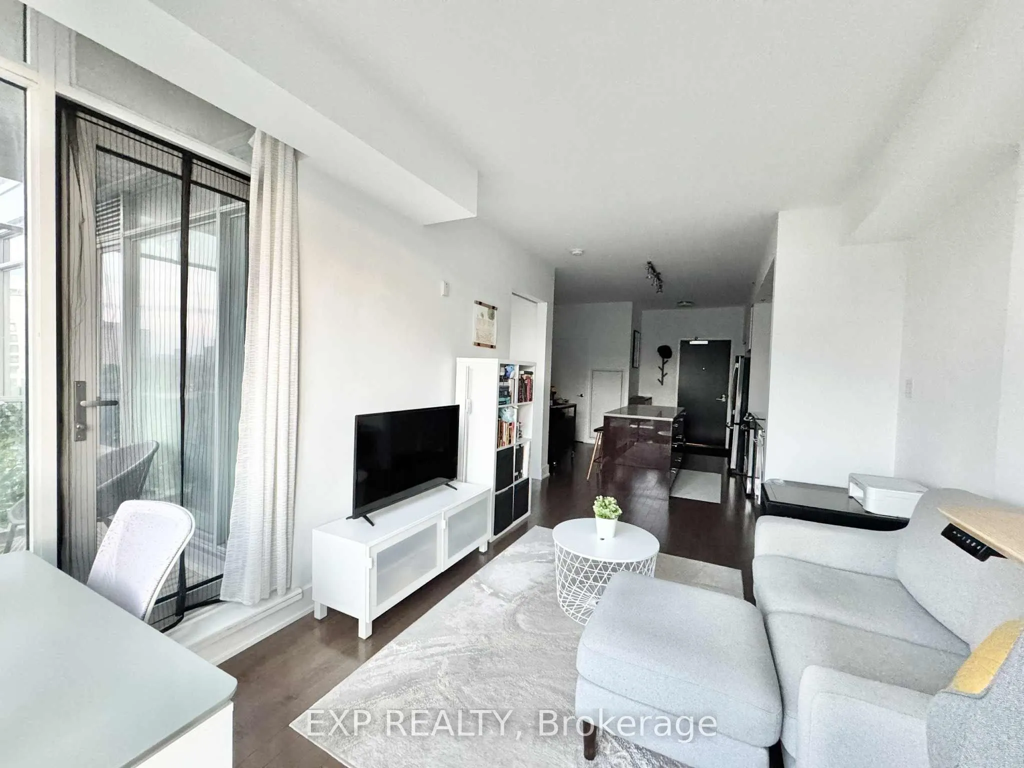98 Richmond Road, #608