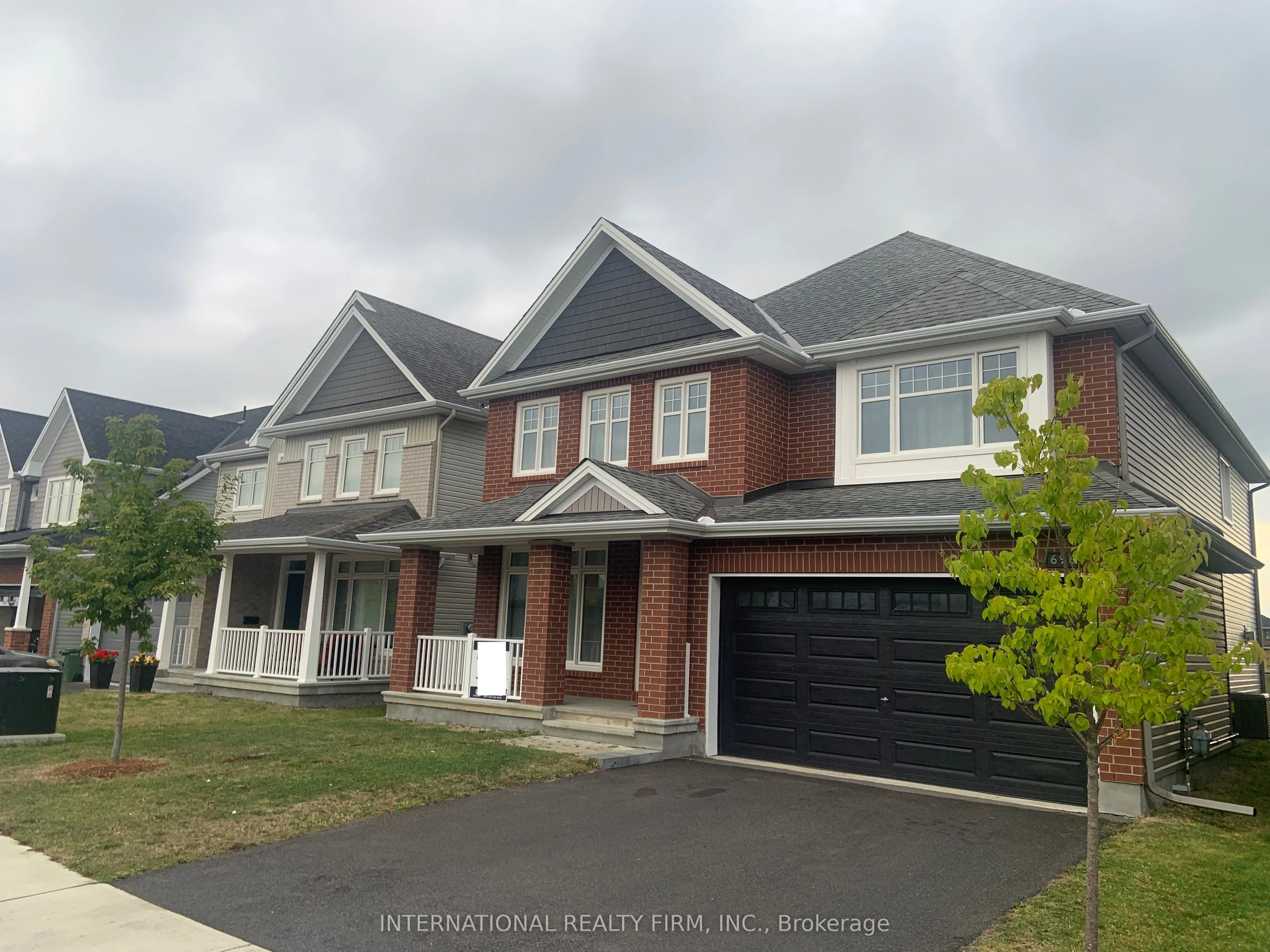 696 Moonflower Crescent N