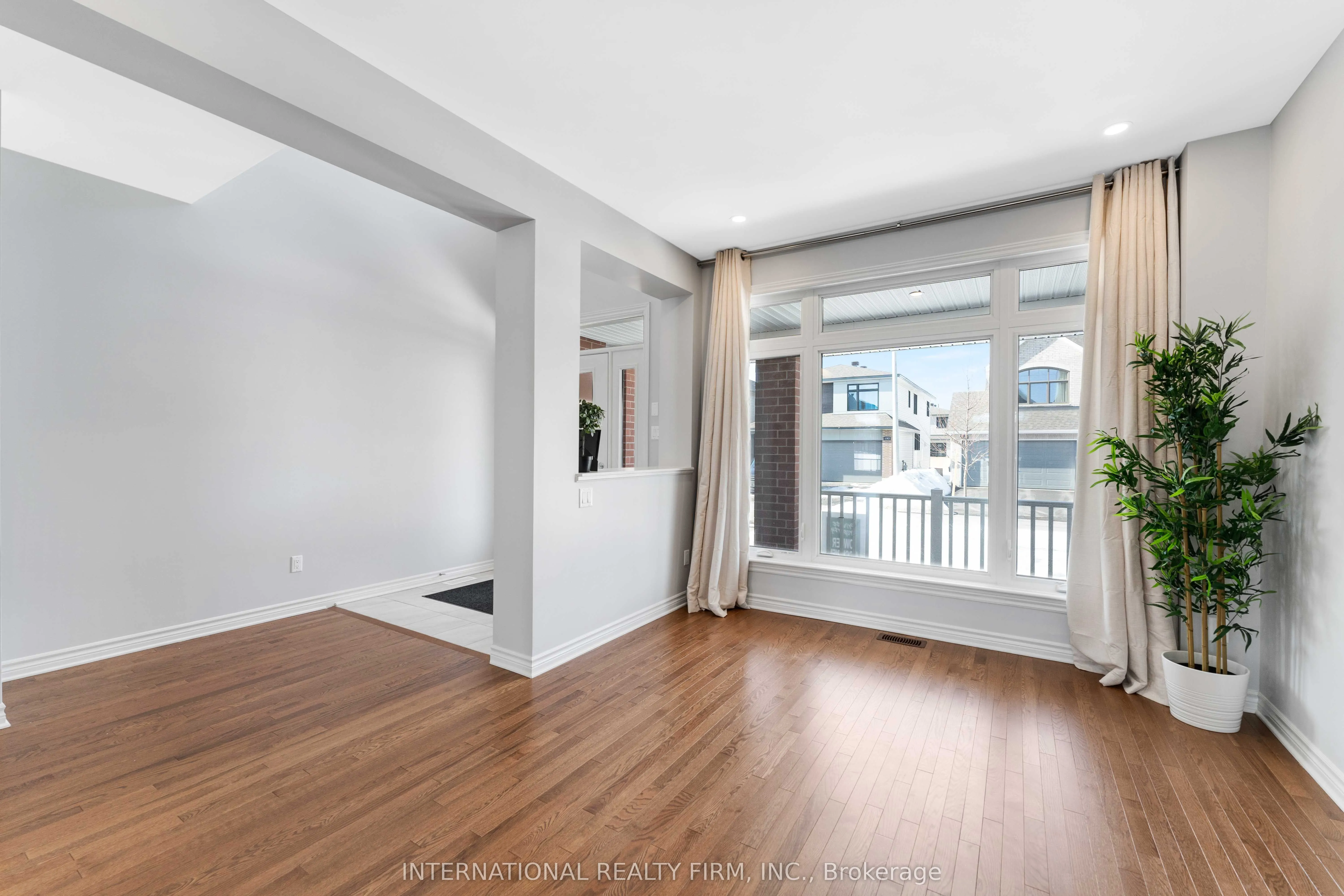 696 Moonflower Crescent N