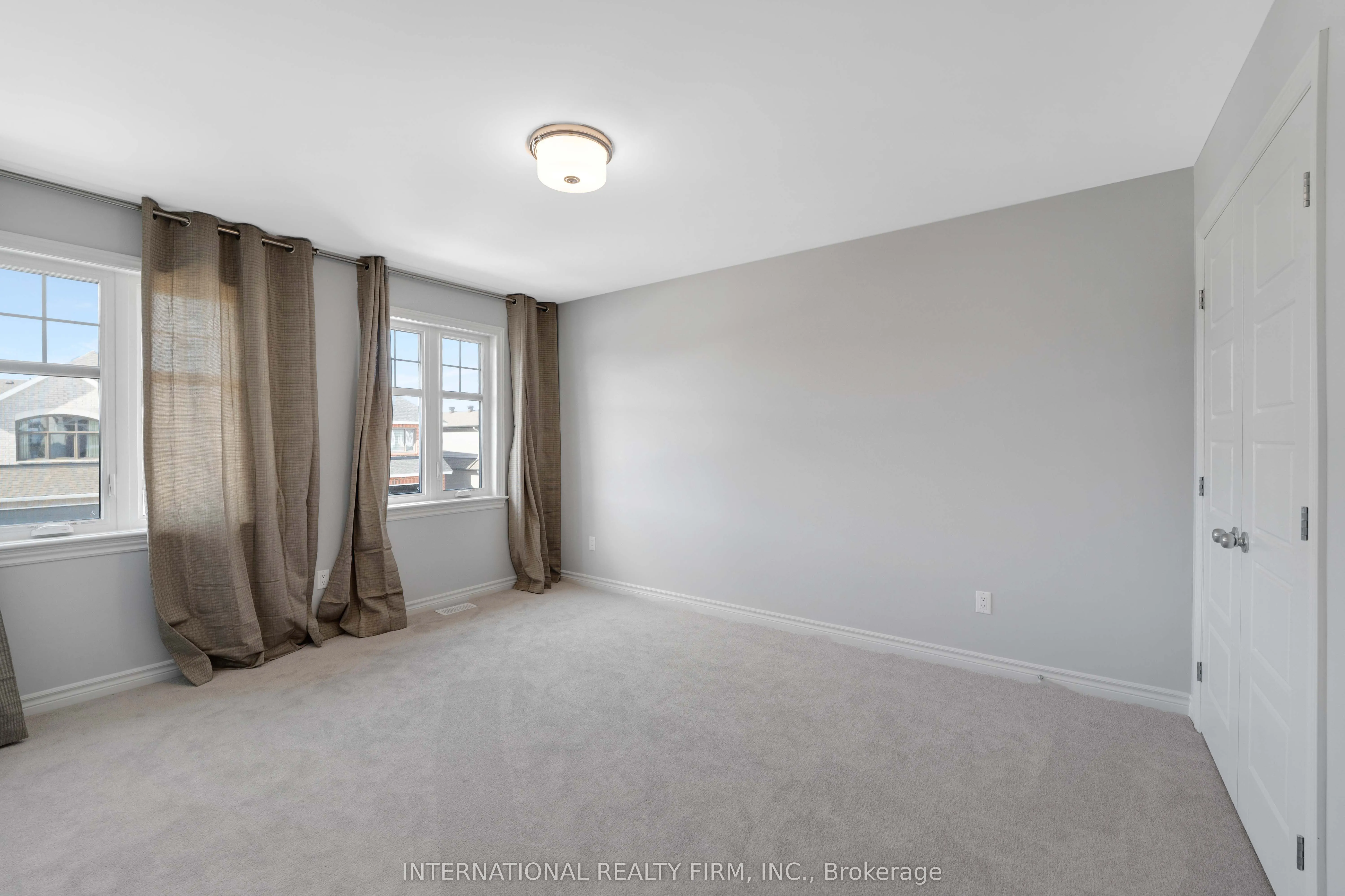 696 Moonflower Crescent N