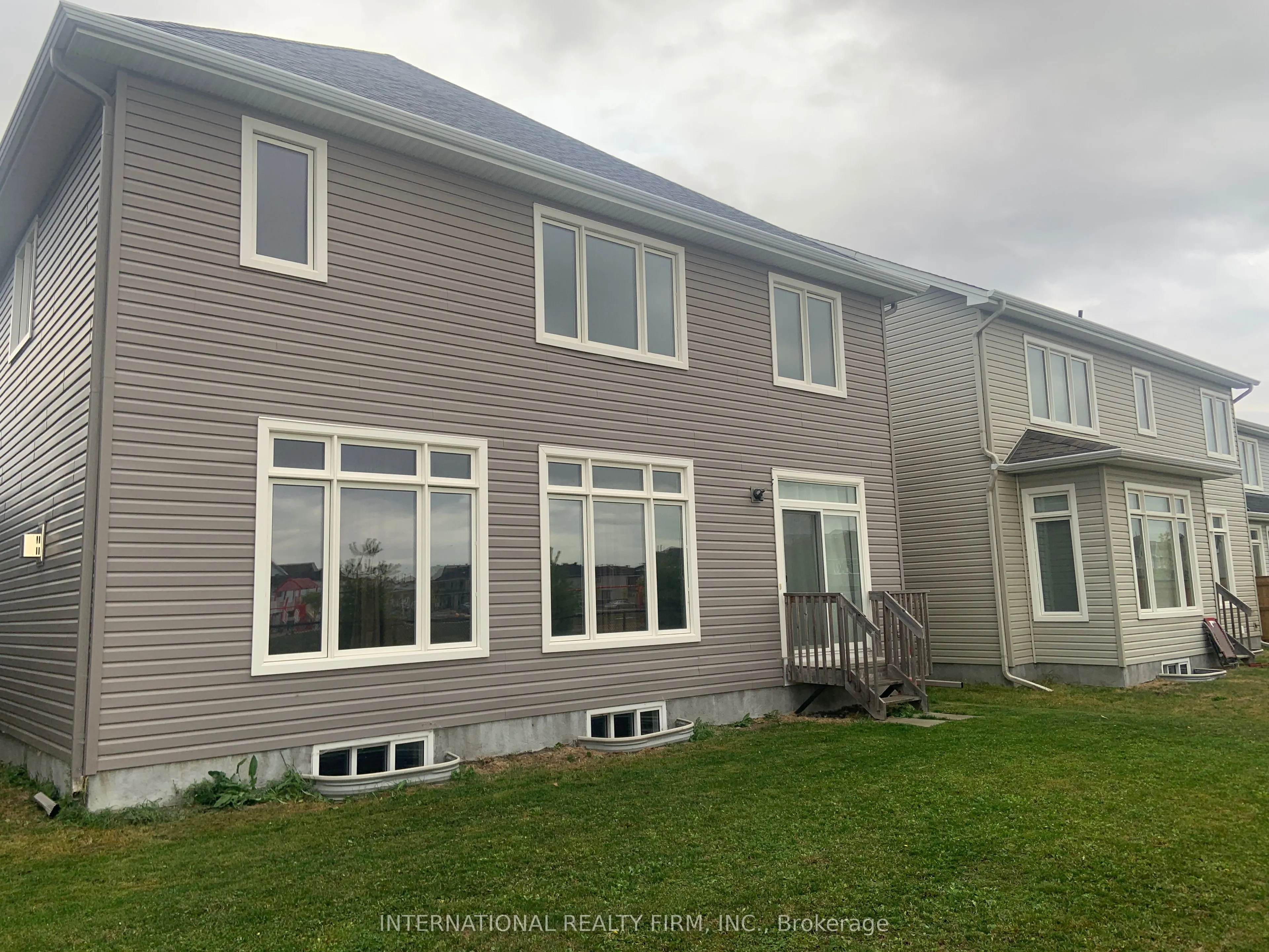 696 Moonflower Crescent N