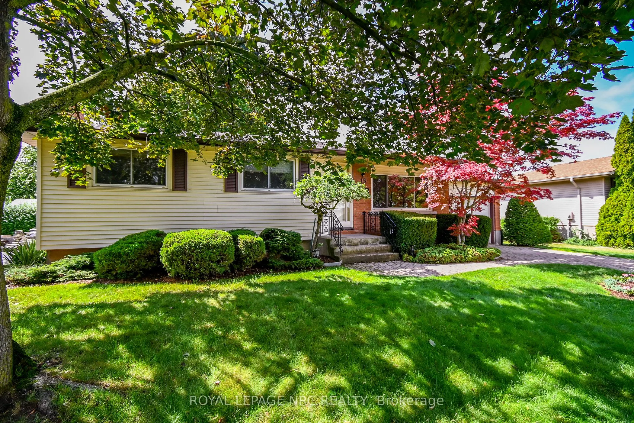 15 Monique Crescent