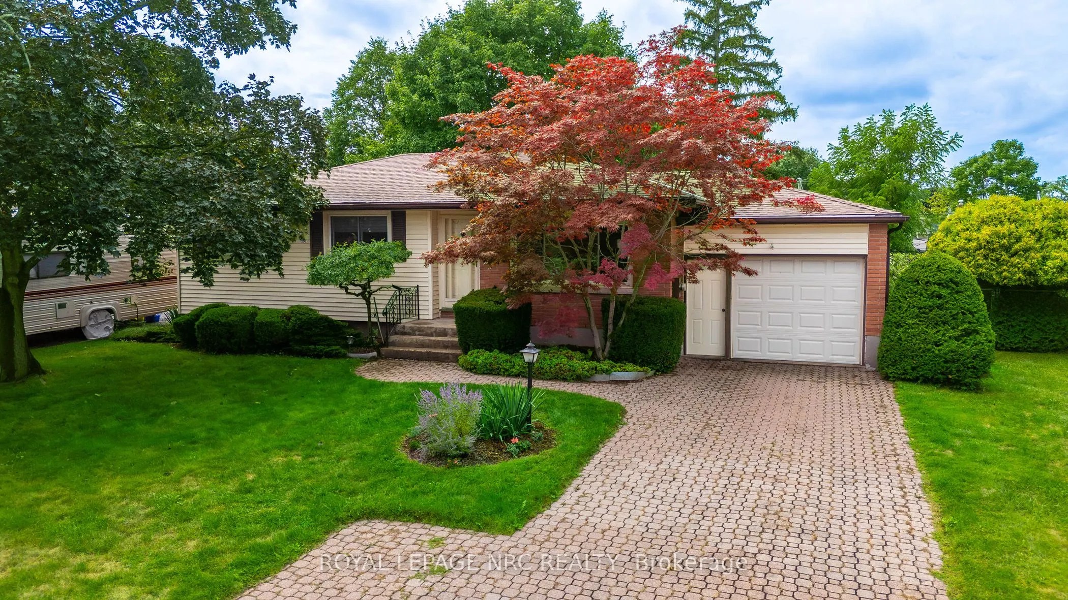 15 Monique Crescent