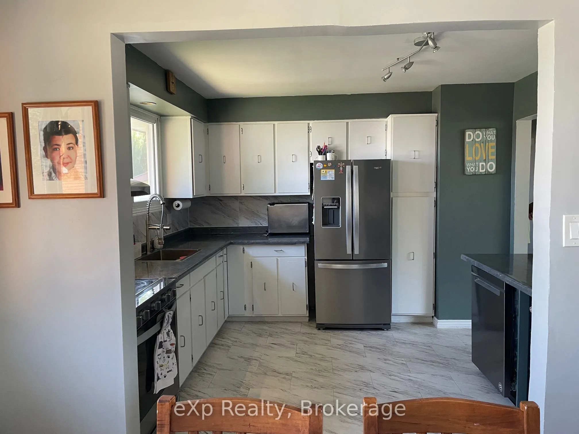 21 FAIRVIEW Drive