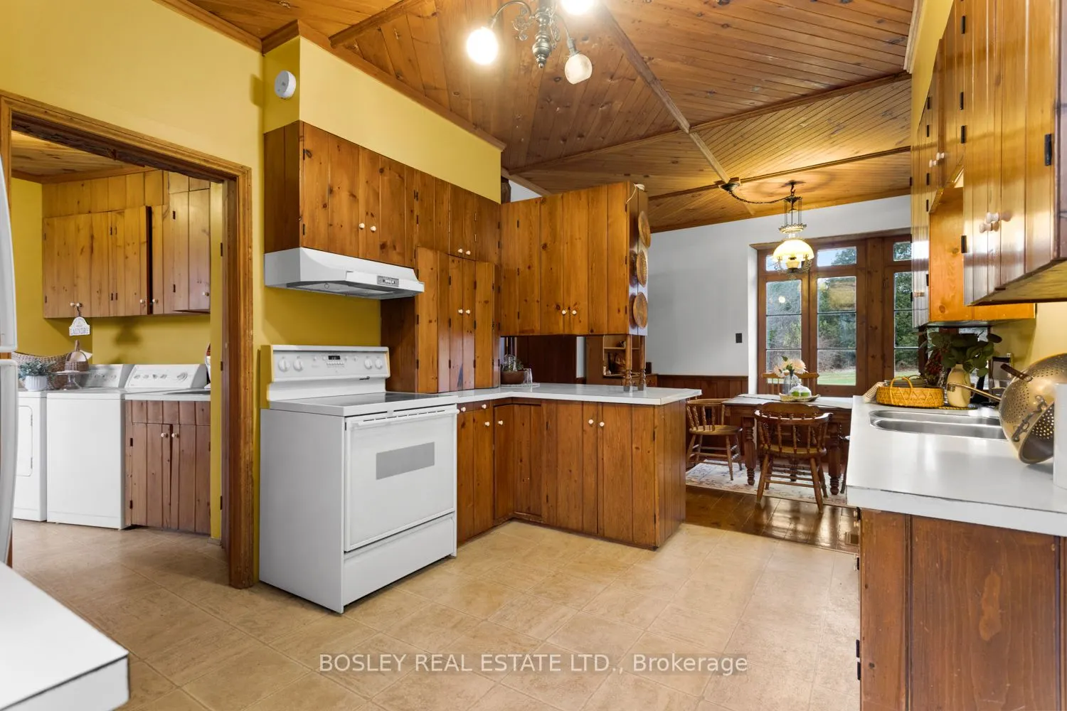 2247 Van Luven Road