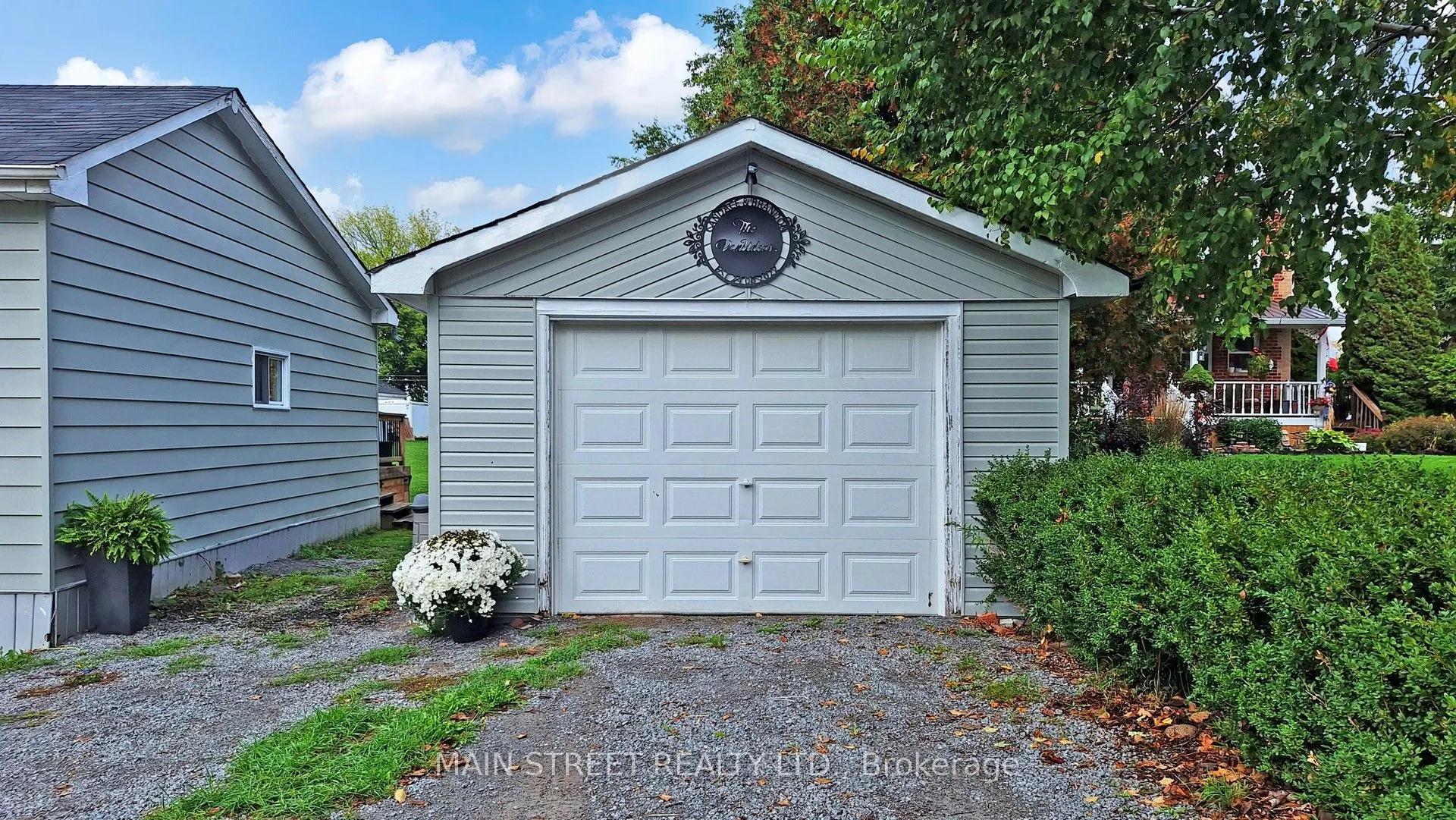 32 Rhodes Avenue