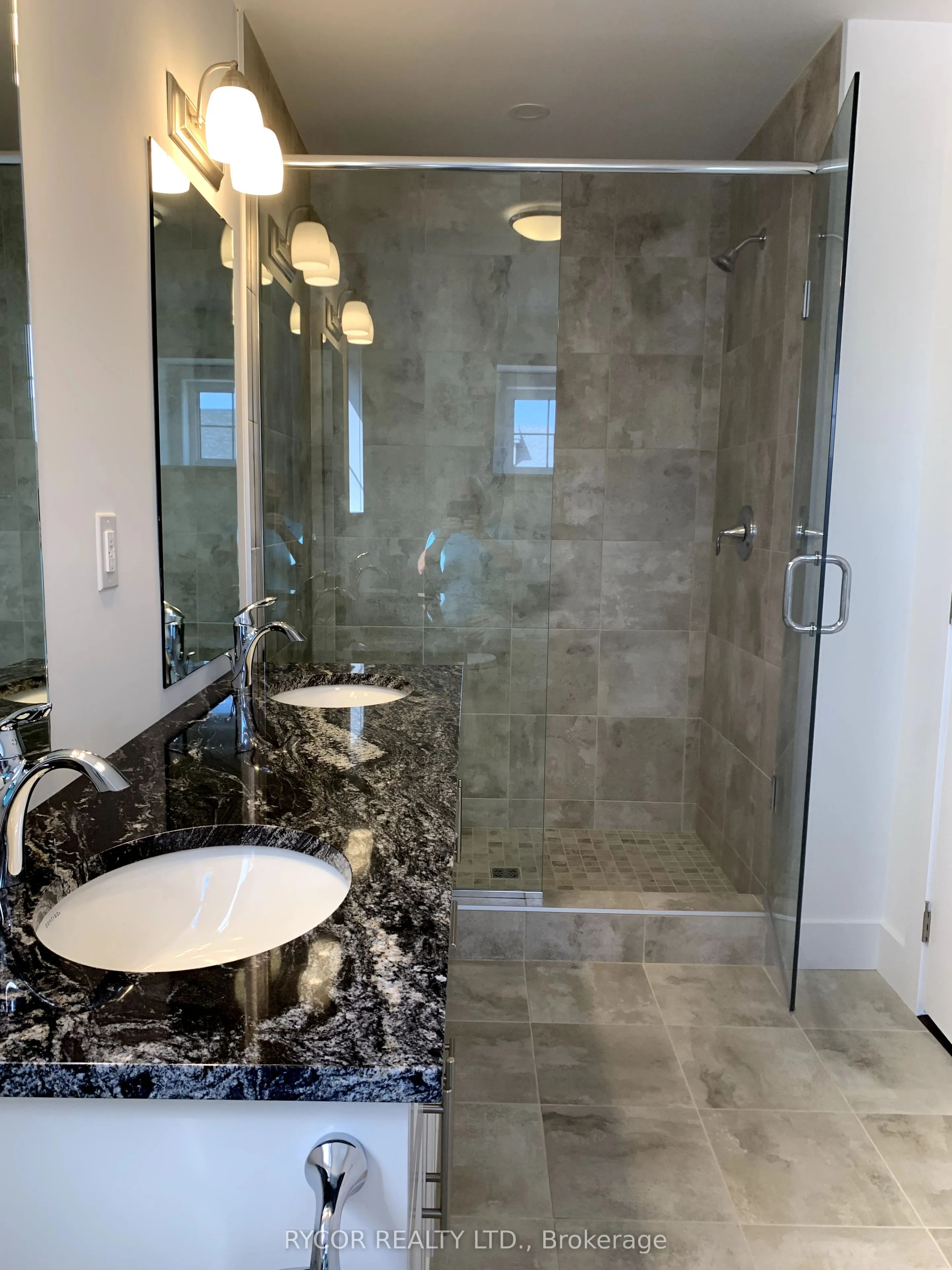 139 Courtland Street W
