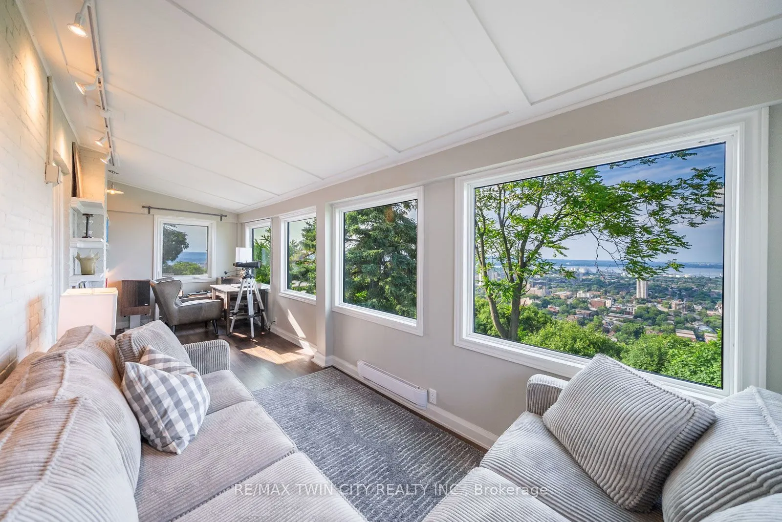 47 Mountain Park Avenue