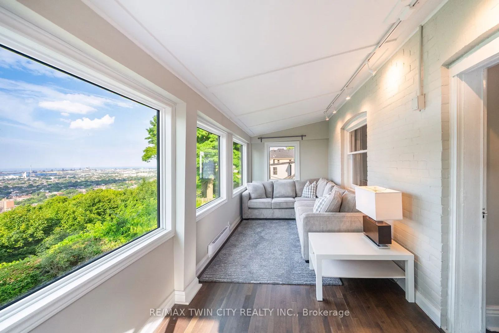 47 Mountain Park Avenue