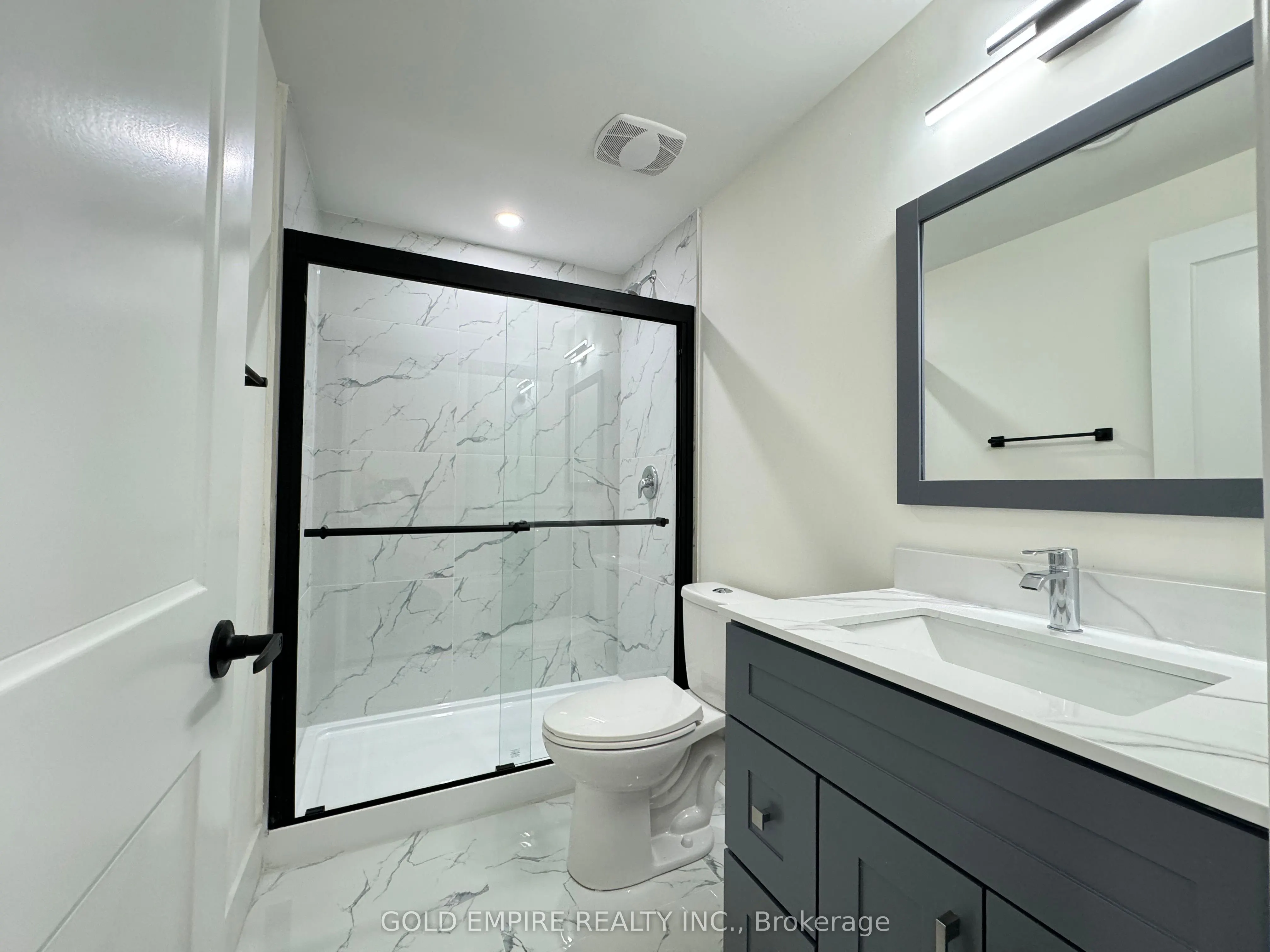 1588 Capri Crescent, #LOWER