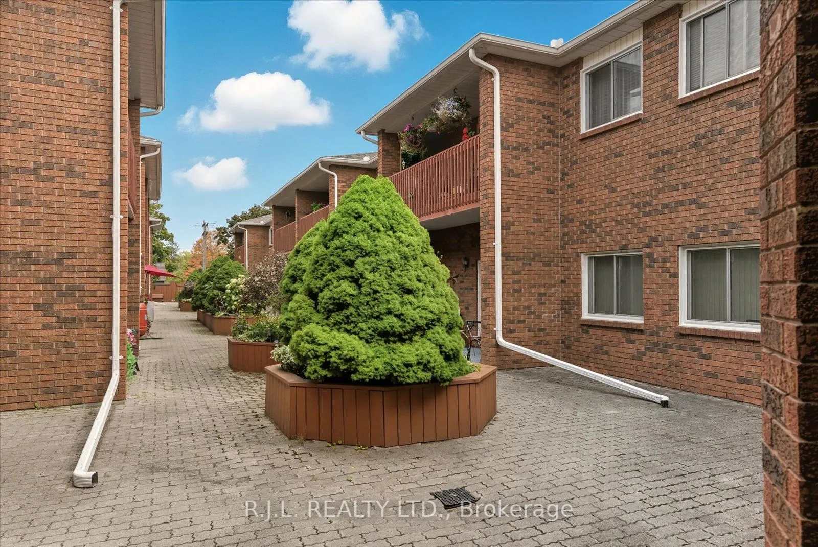 475 Parkhill Road W, #101