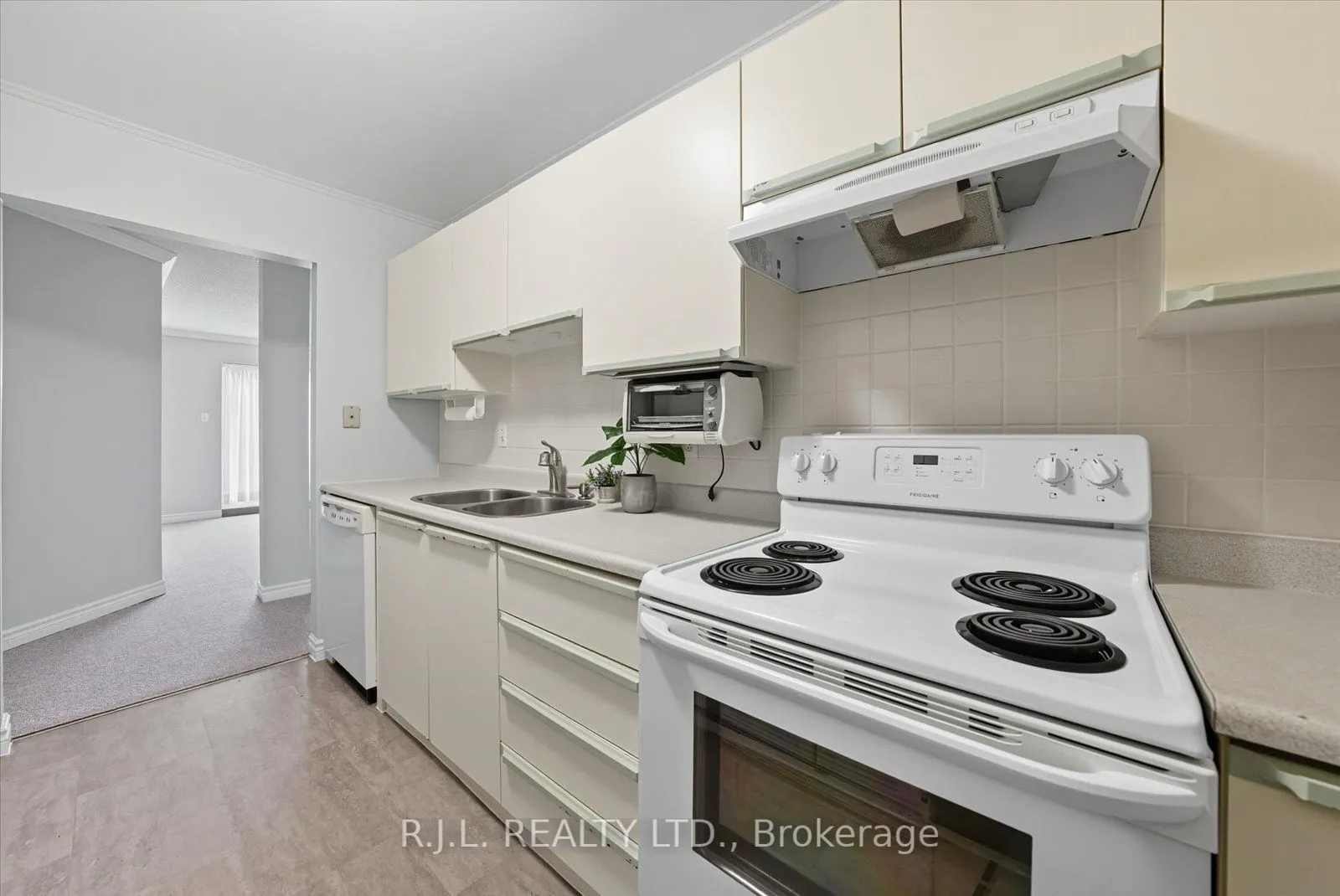 475 Parkhill Road W, #101