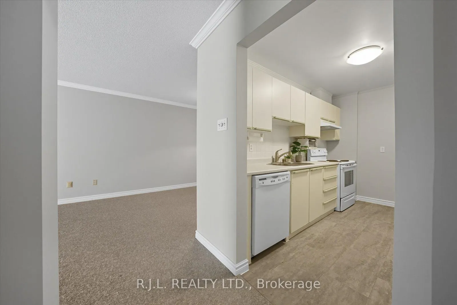 475 Parkhill Road W, #101