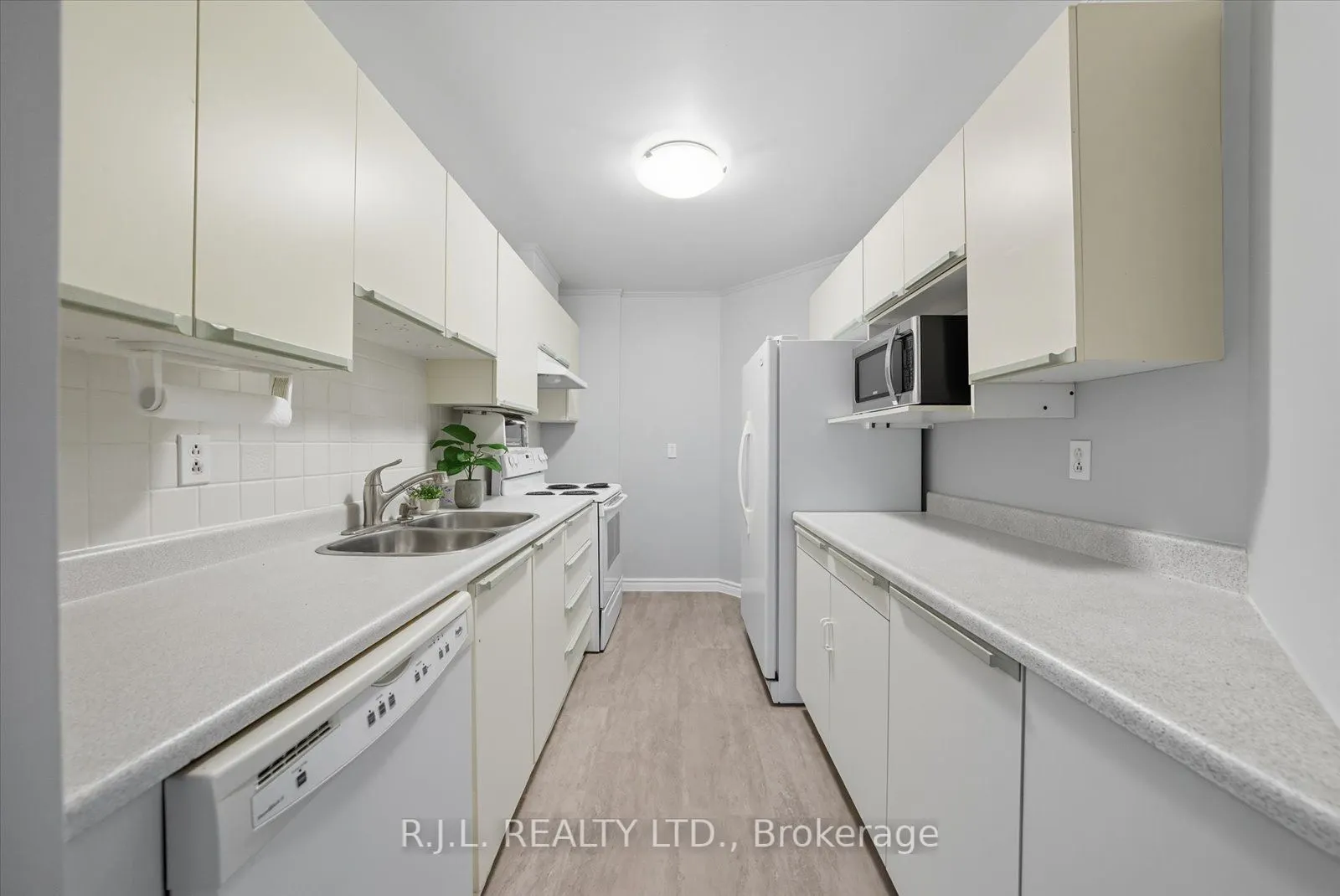 475 Parkhill Road W, #101