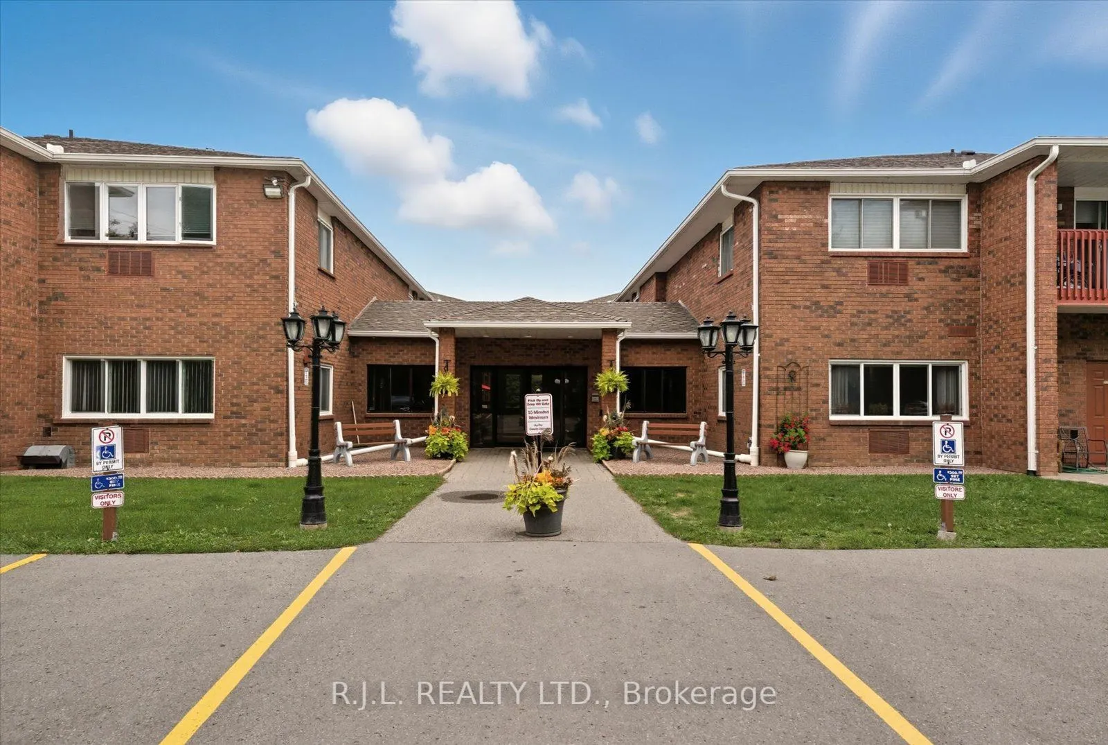 475 Parkhill Road W, #101