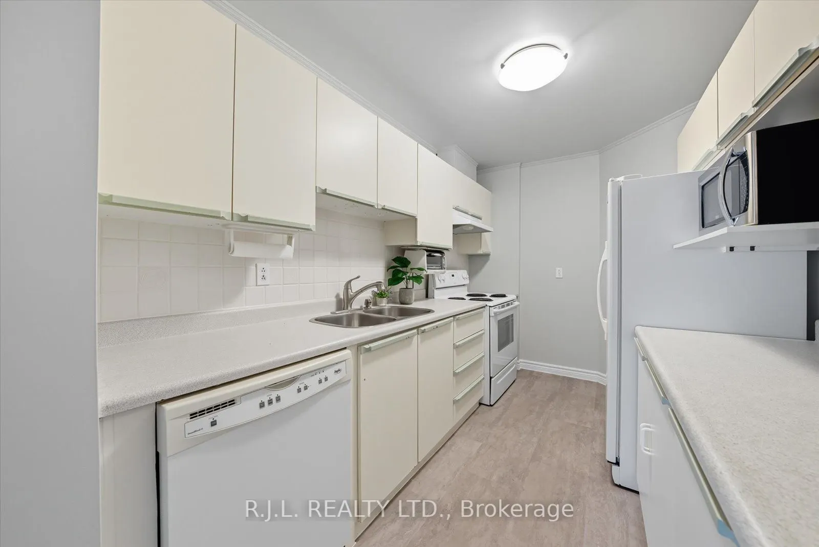 475 Parkhill Road W, #101