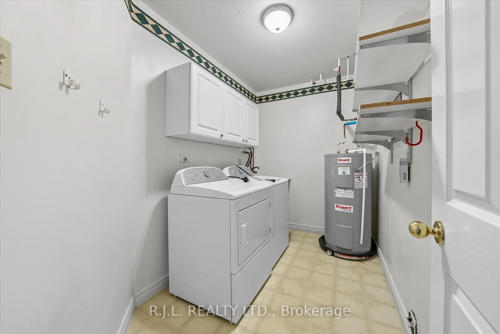 475 Parkhill Road W, #101