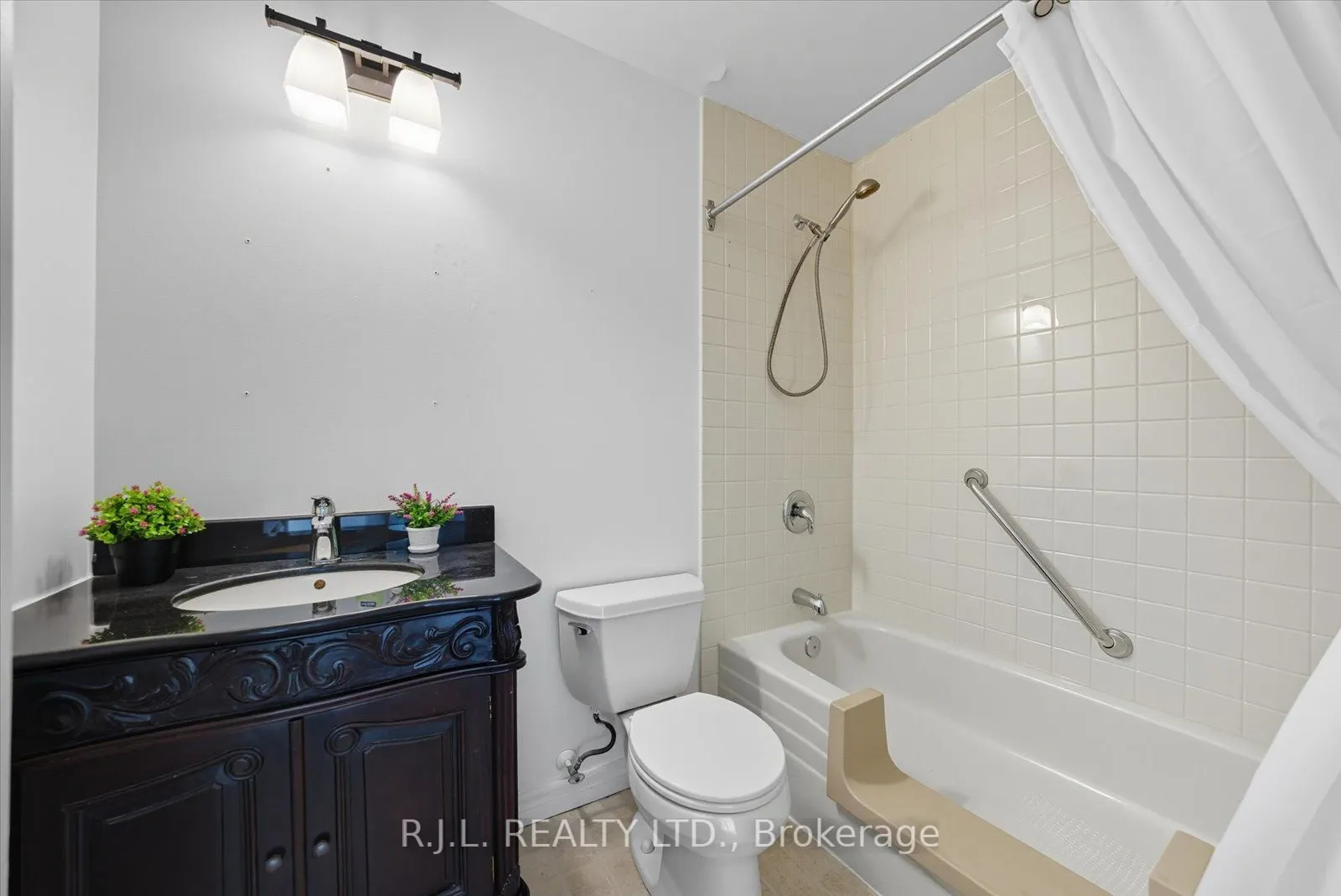 475 Parkhill Road W, #101