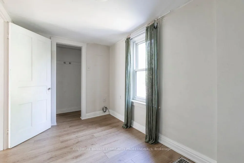 233 Glendale Avenue N