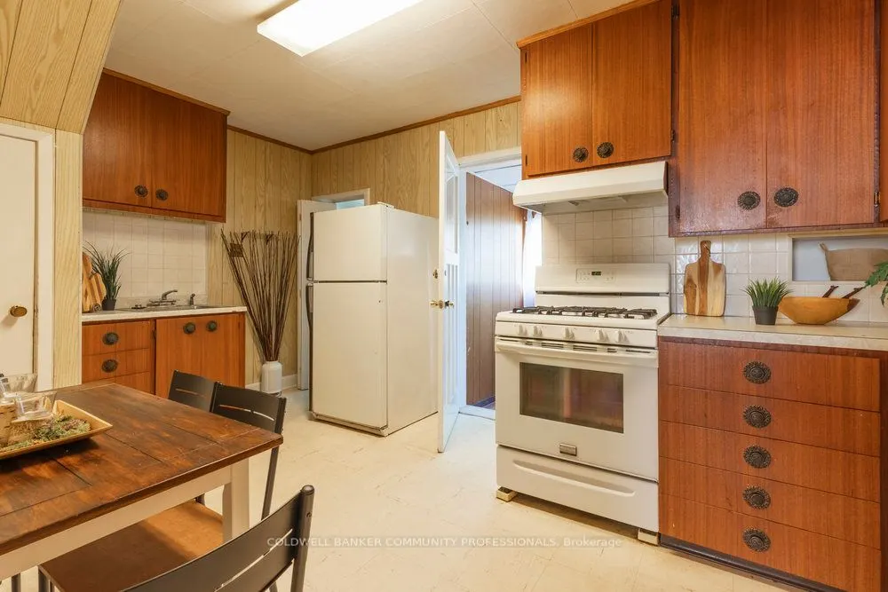 233 Glendale Avenue N