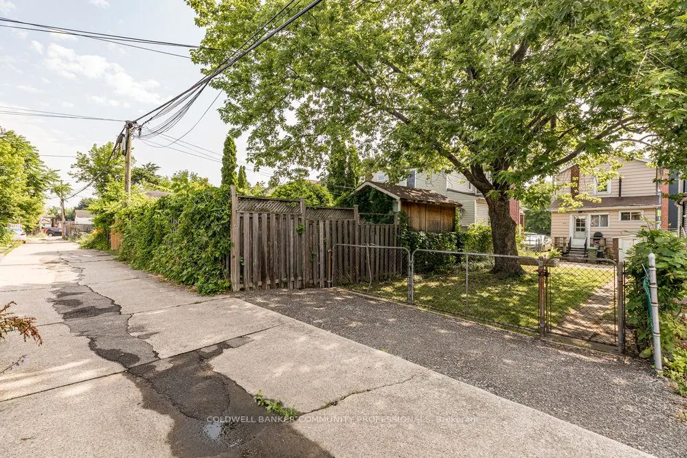 233 Glendale Avenue N