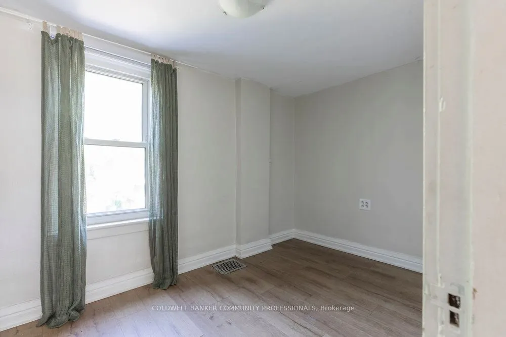 233 Glendale Avenue N