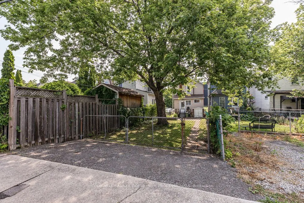 233 Glendale Avenue N