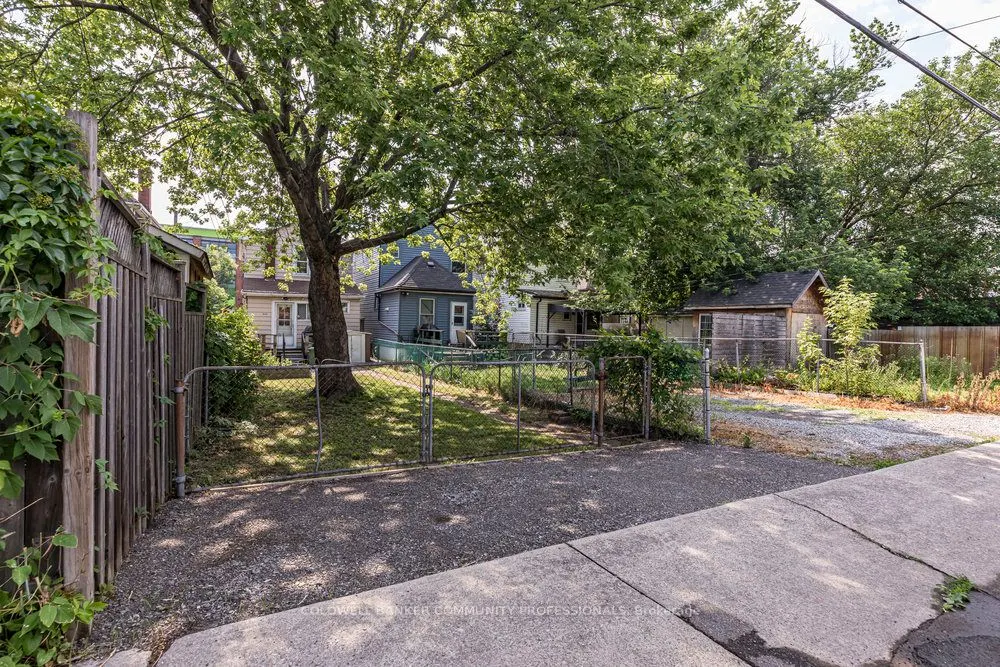 233 Glendale Avenue N