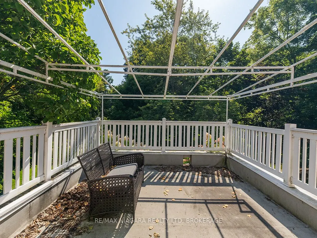 10187 Lakeshore Road W