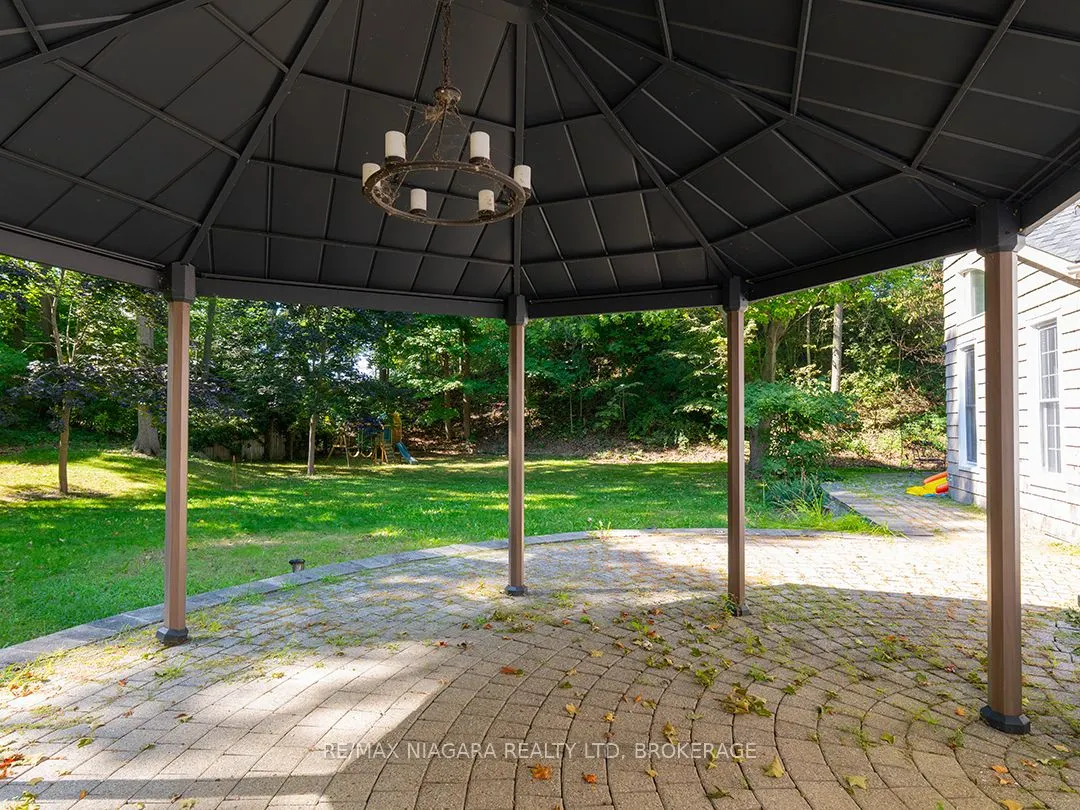10187 Lakeshore Road W