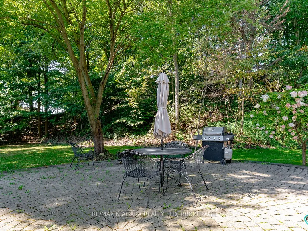 10187 Lakeshore Road W