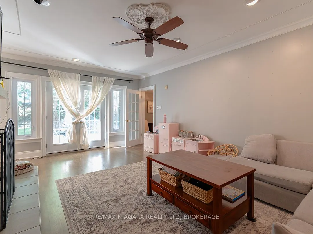 10187 Lakeshore Road W