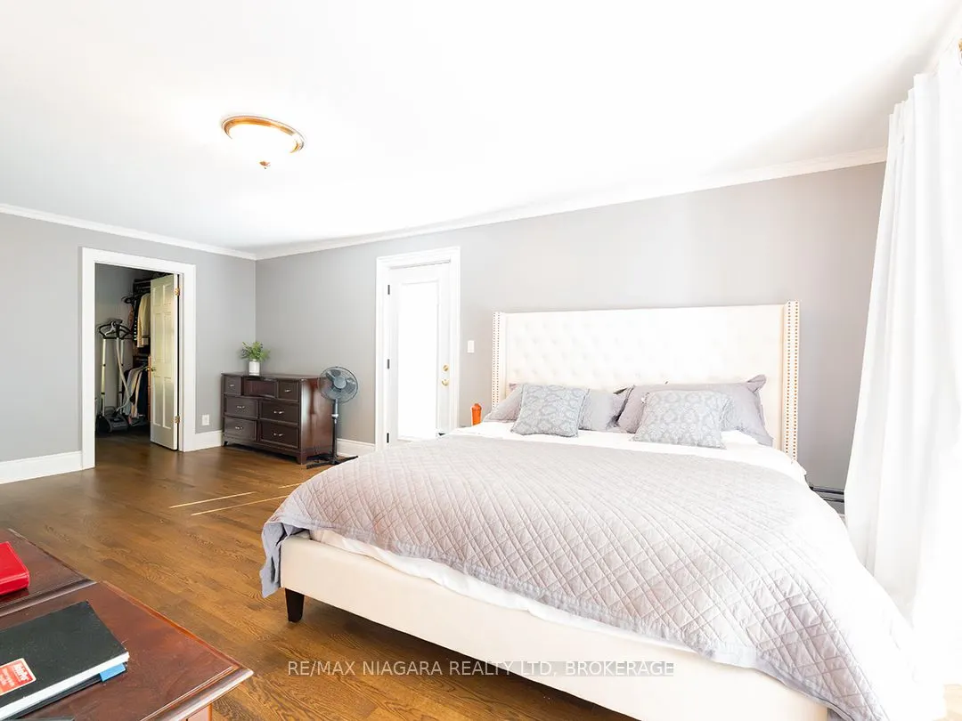 10187 Lakeshore Road W