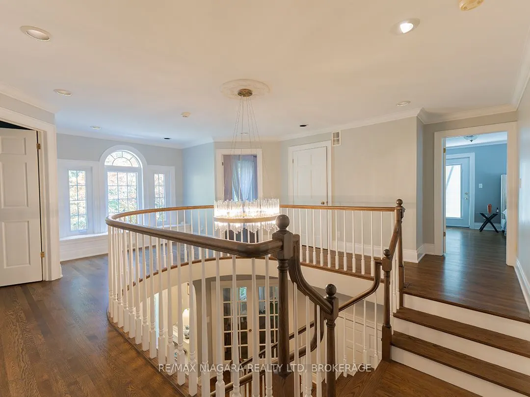 10187 Lakeshore Road W