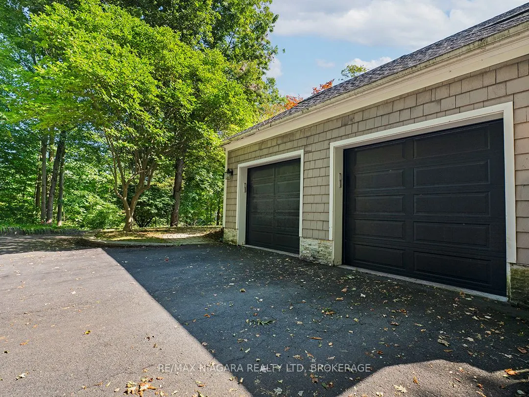 10187 Lakeshore Road W