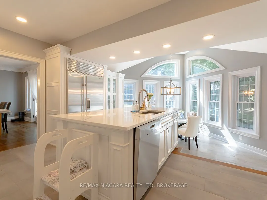 10187 Lakeshore Road W