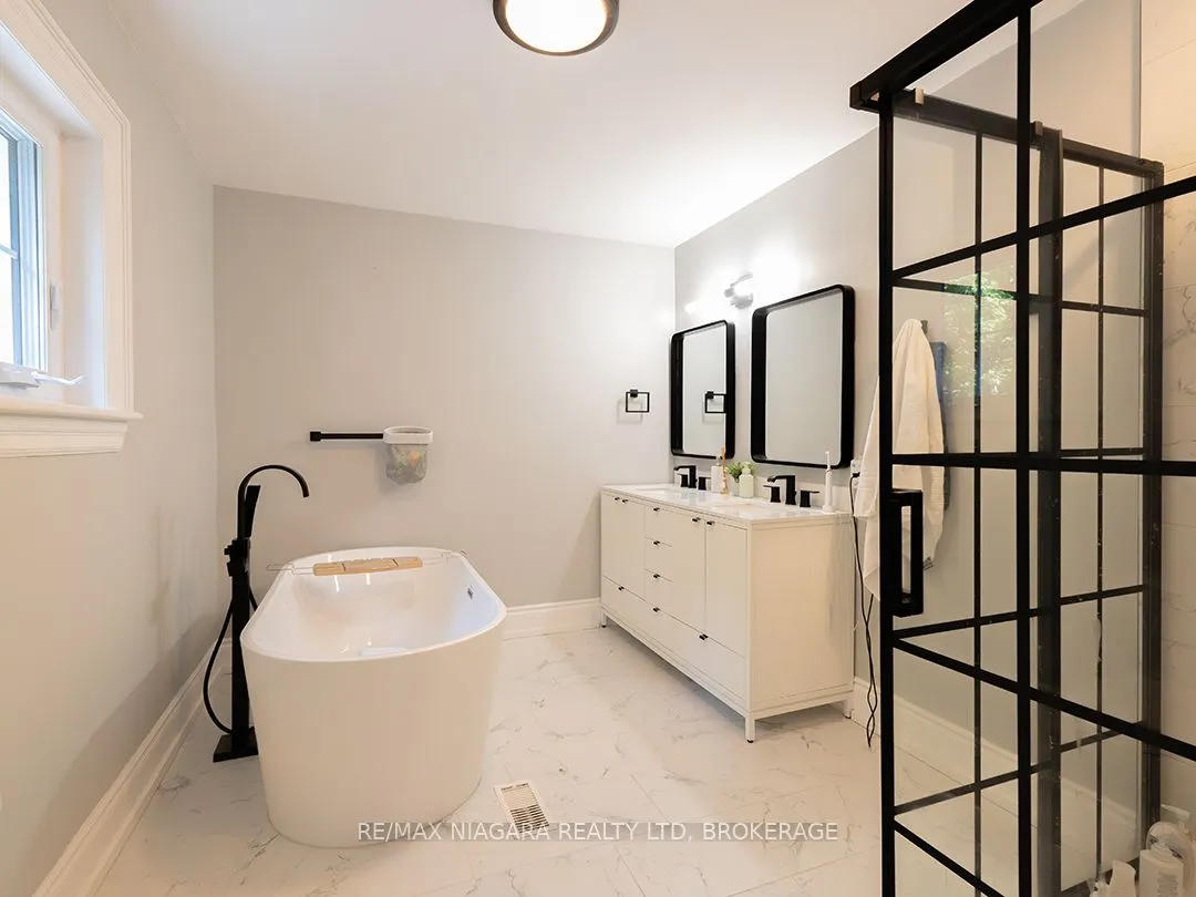 10187 Lakeshore Road W
