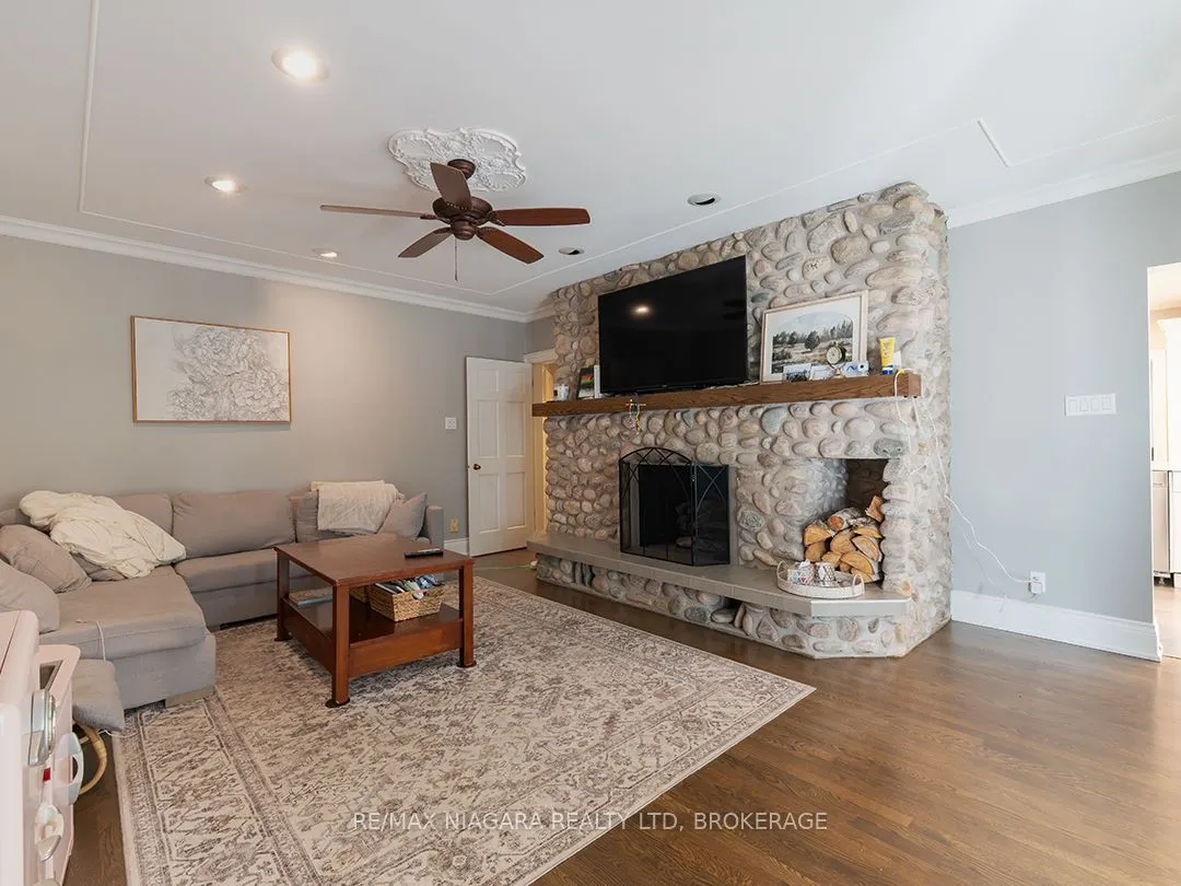 10187 Lakeshore Road W