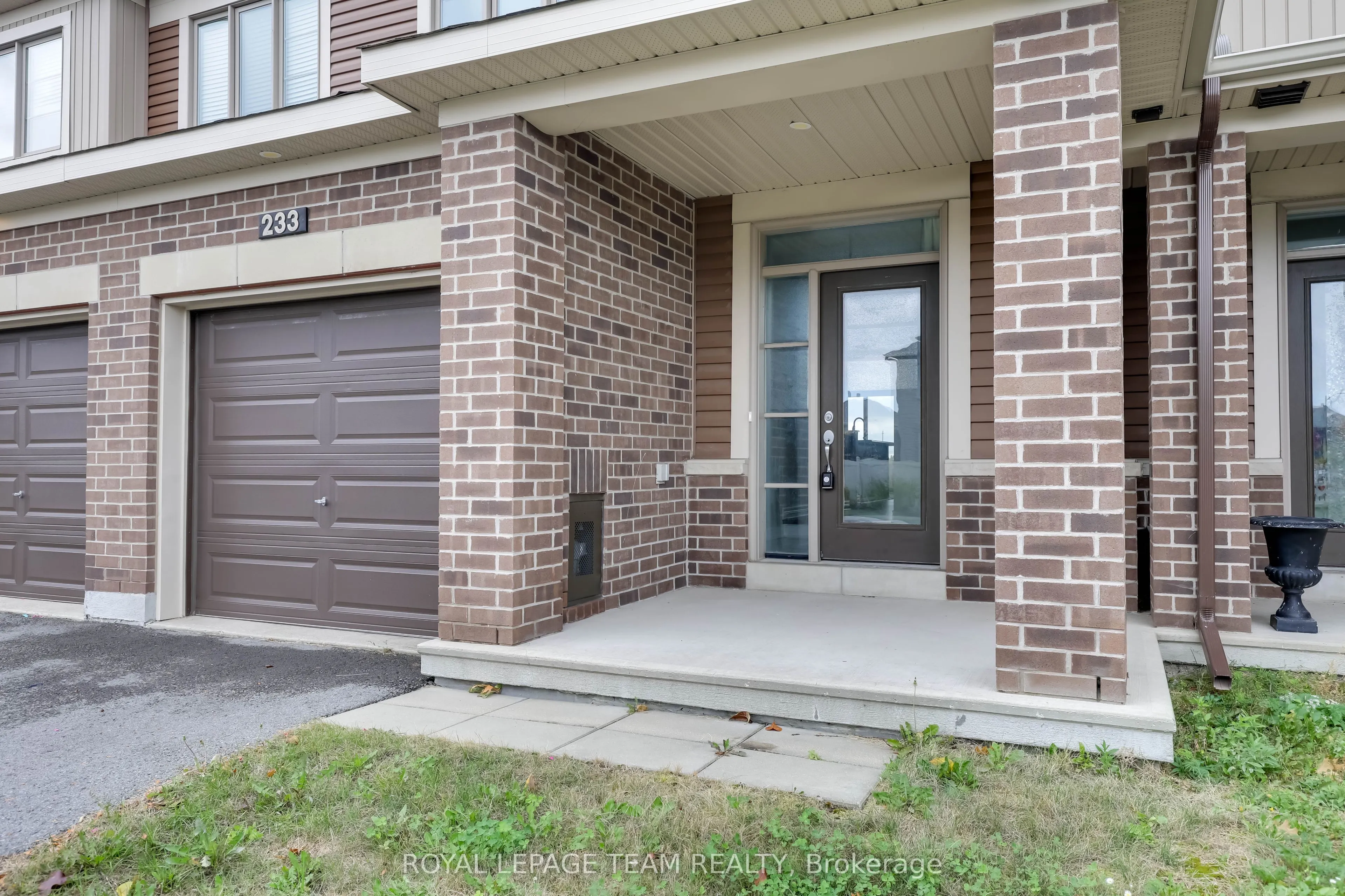 233 Kimpton Drive