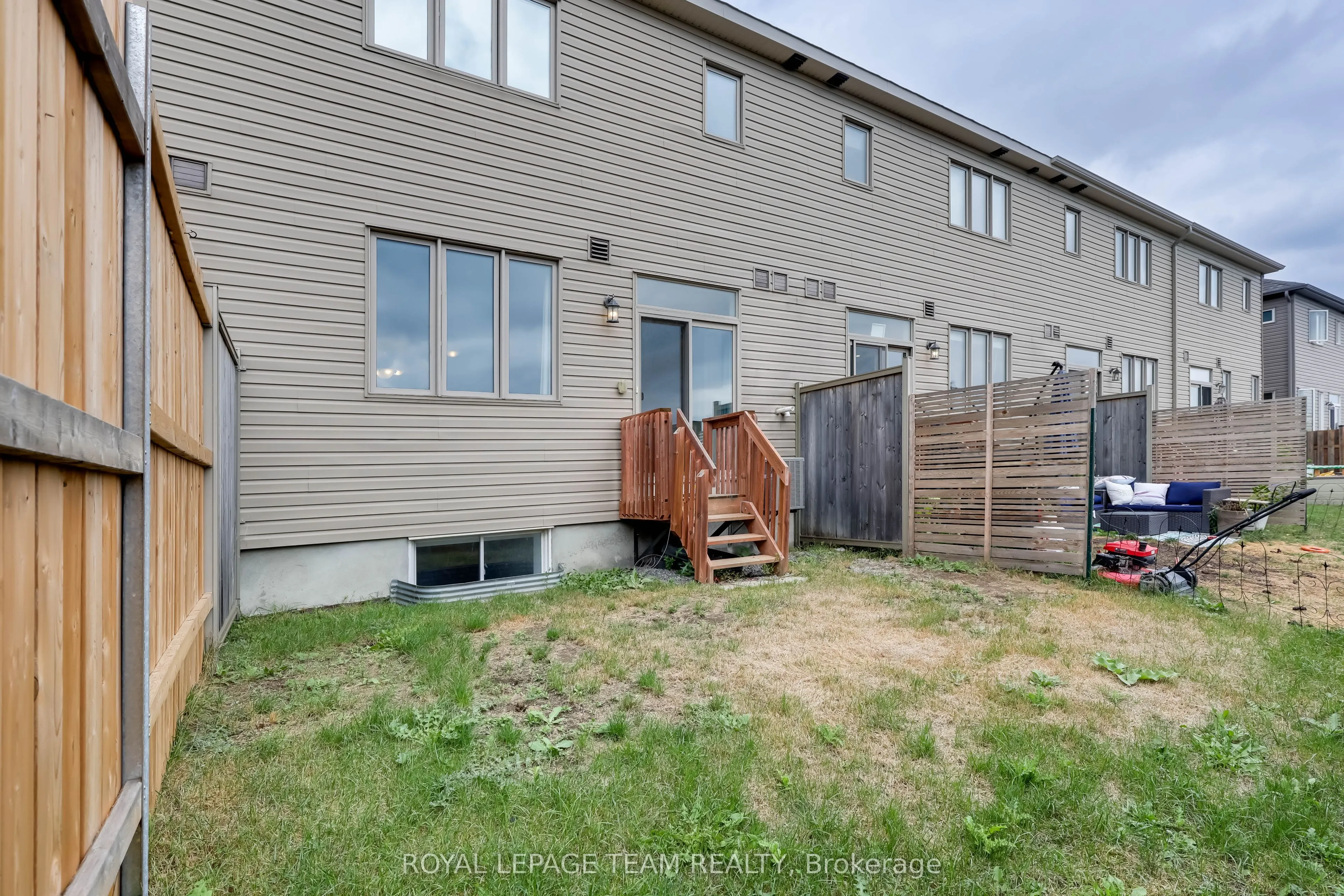 233 Kimpton Drive