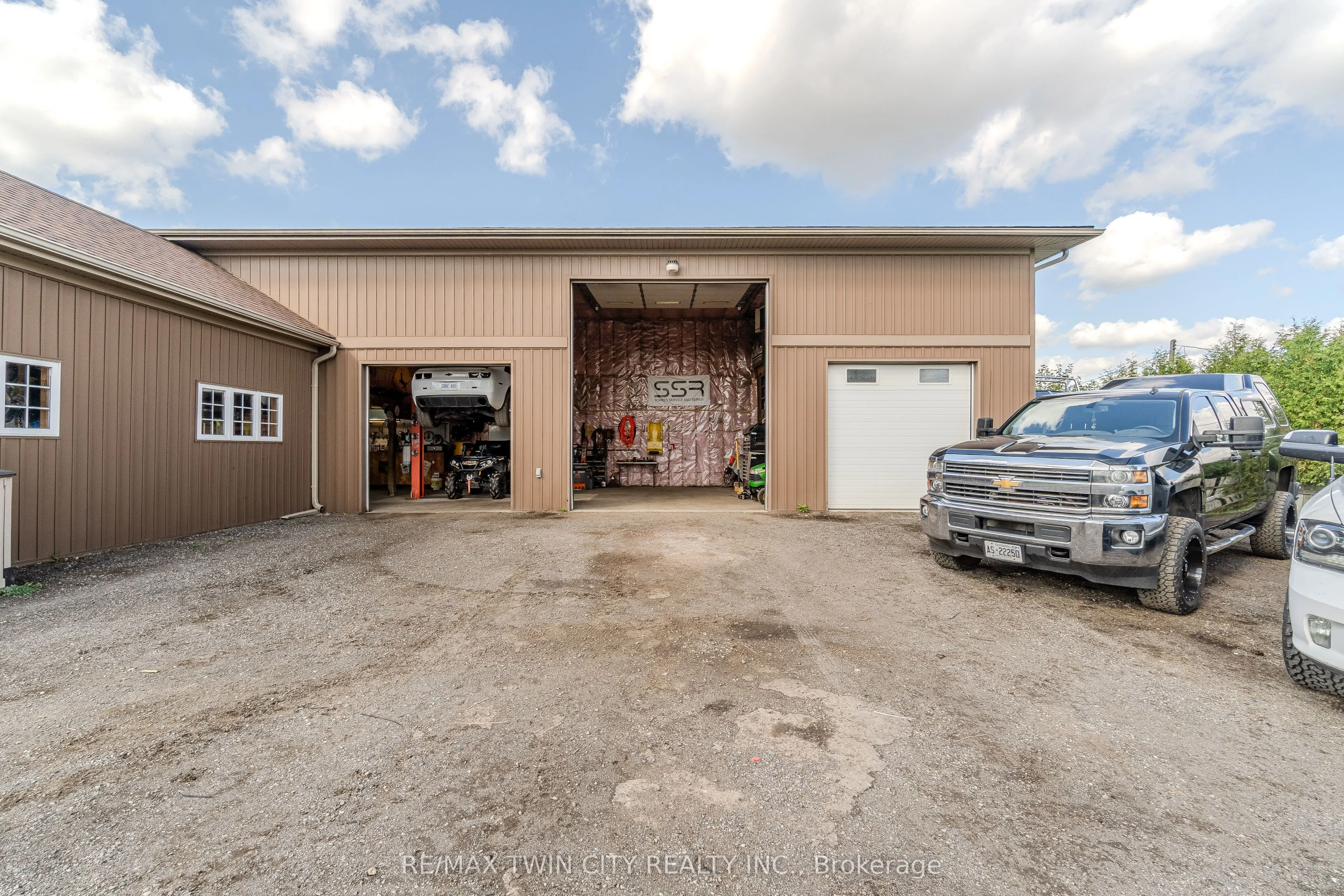 591 Governors Road E