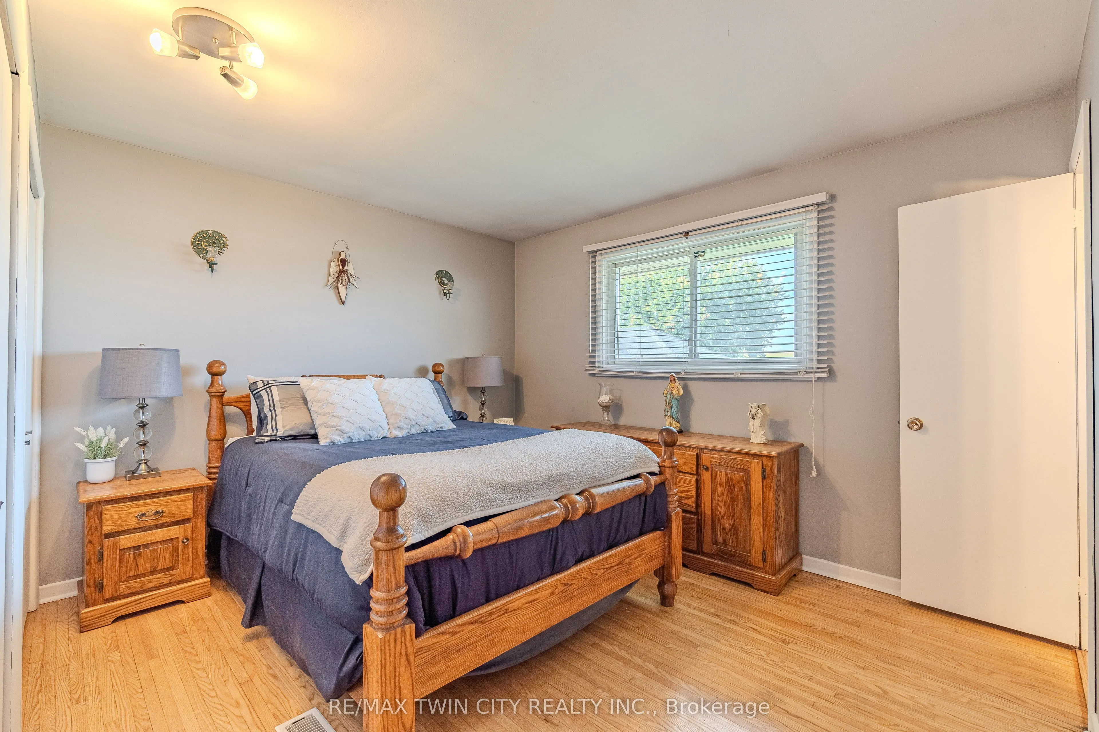 591 Governors Road E
