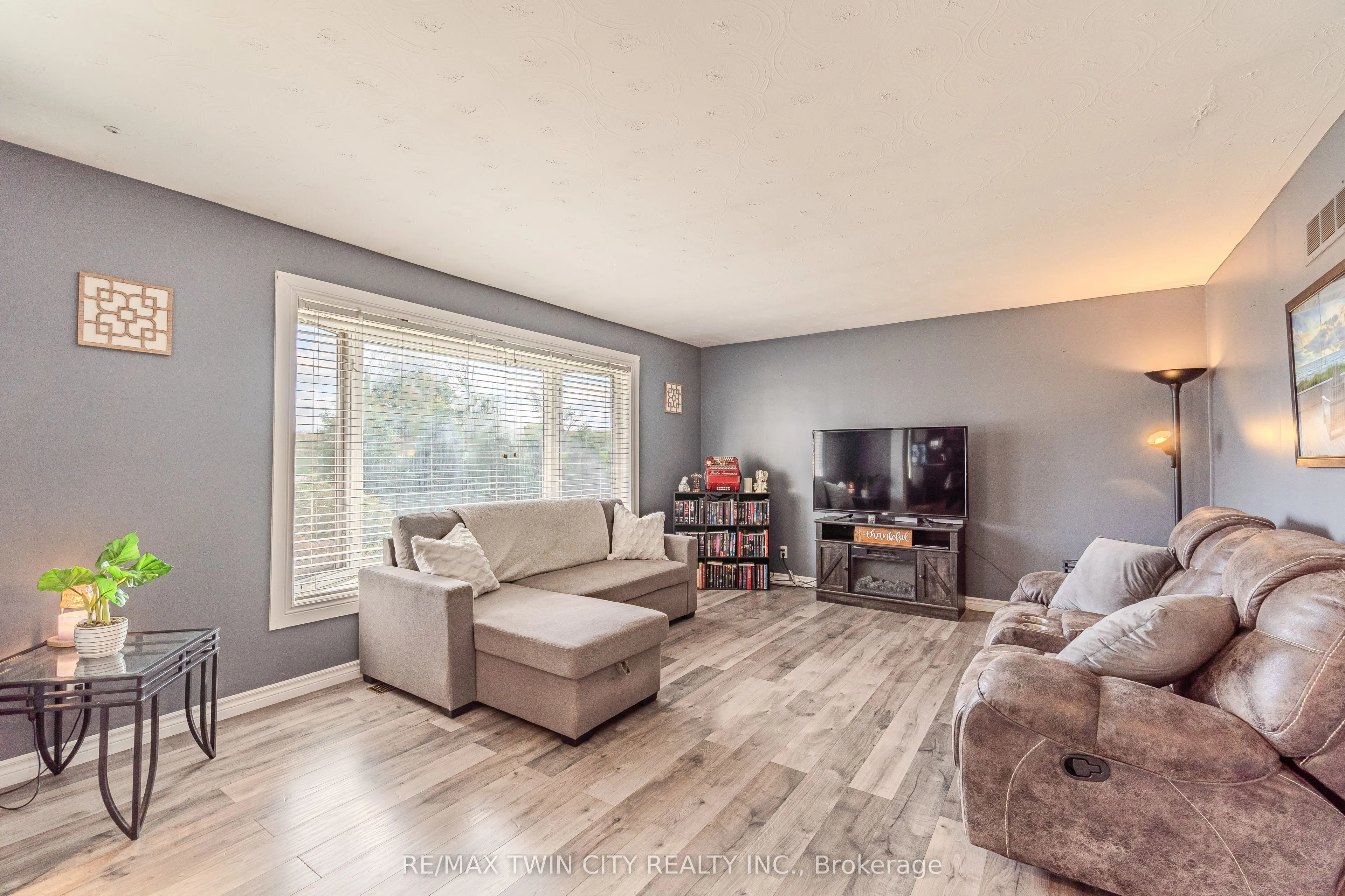 591 Governors Road E