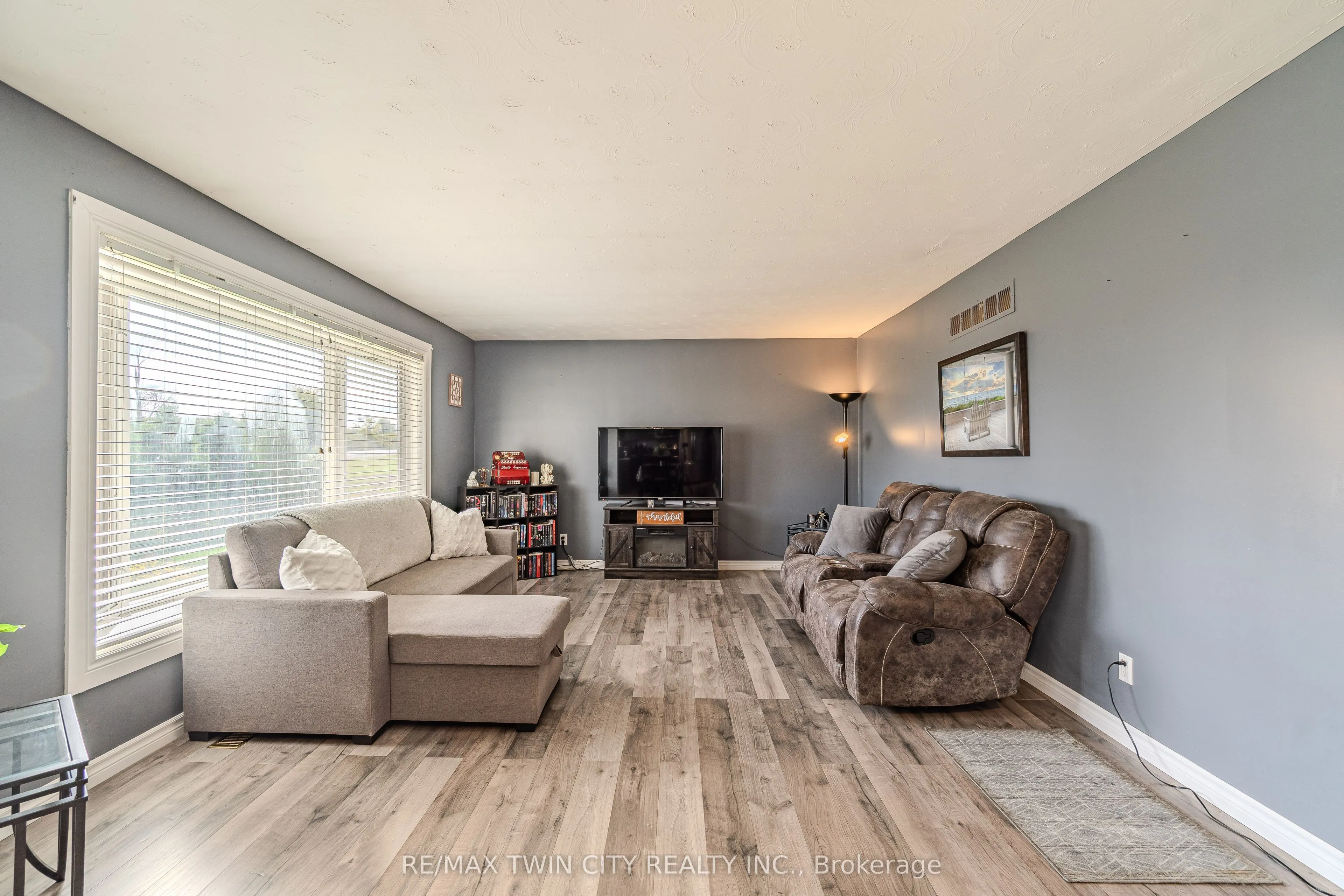 591 Governors Road E