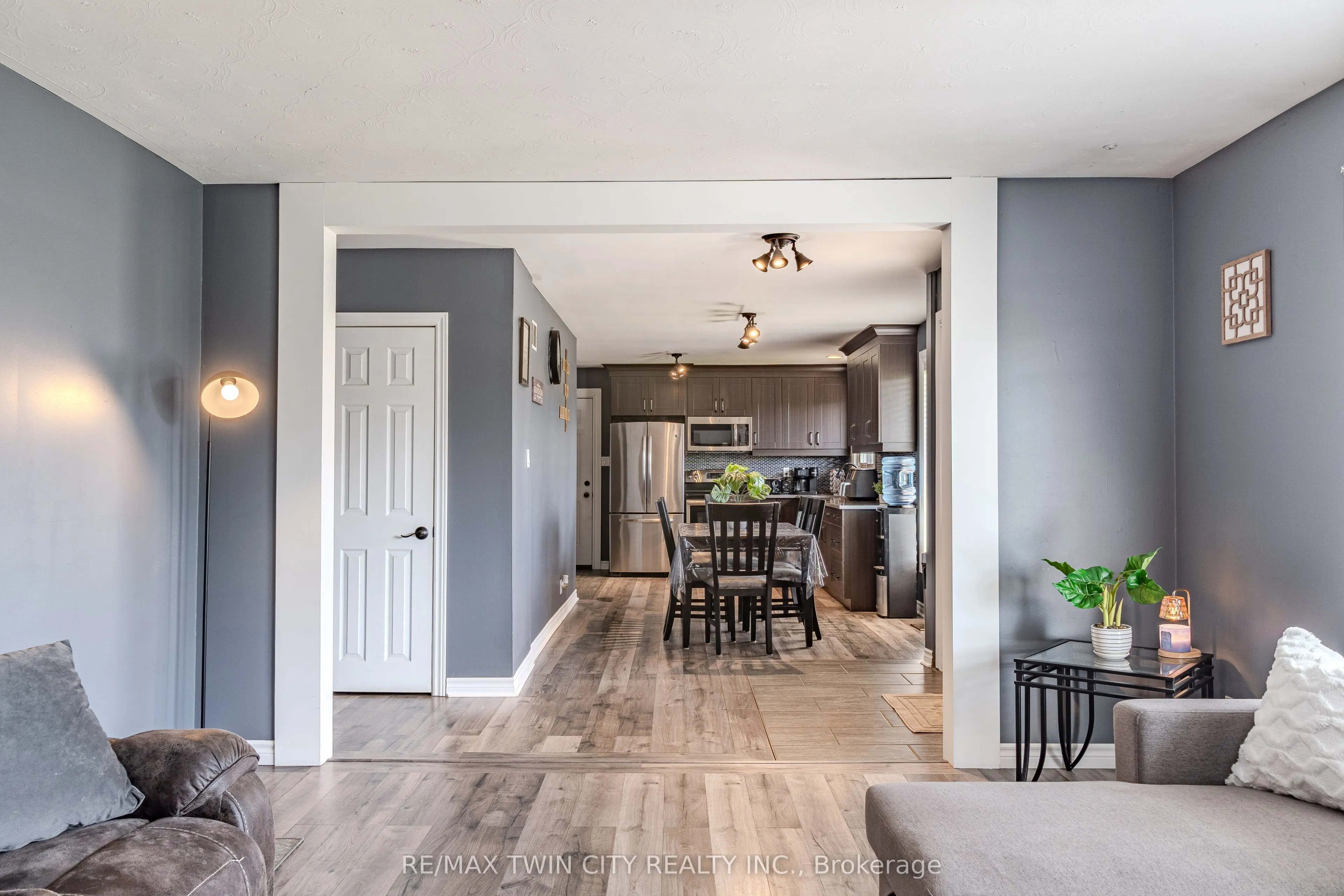 591 Governors Road E