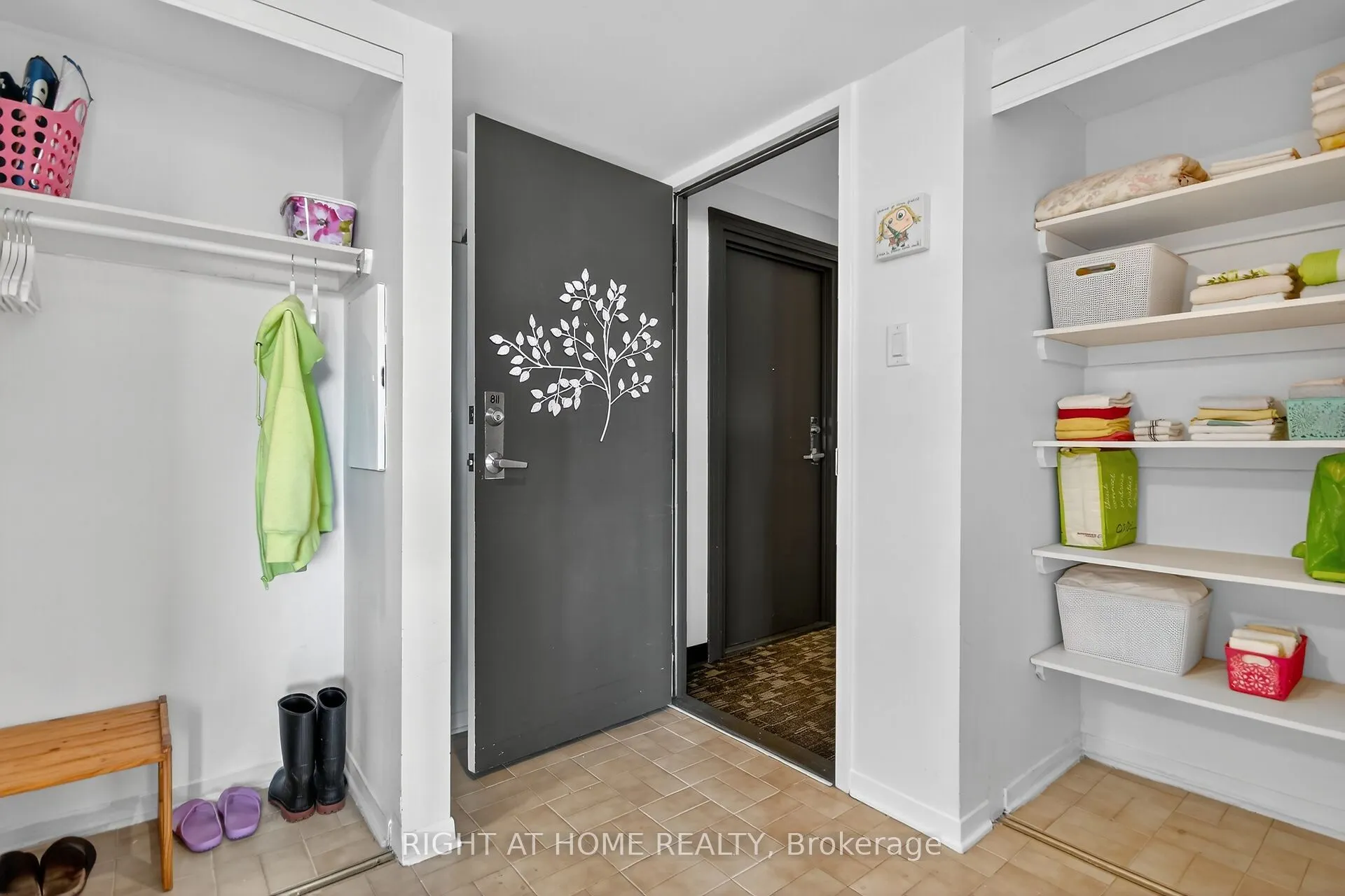 35 Holland Avenue, #811