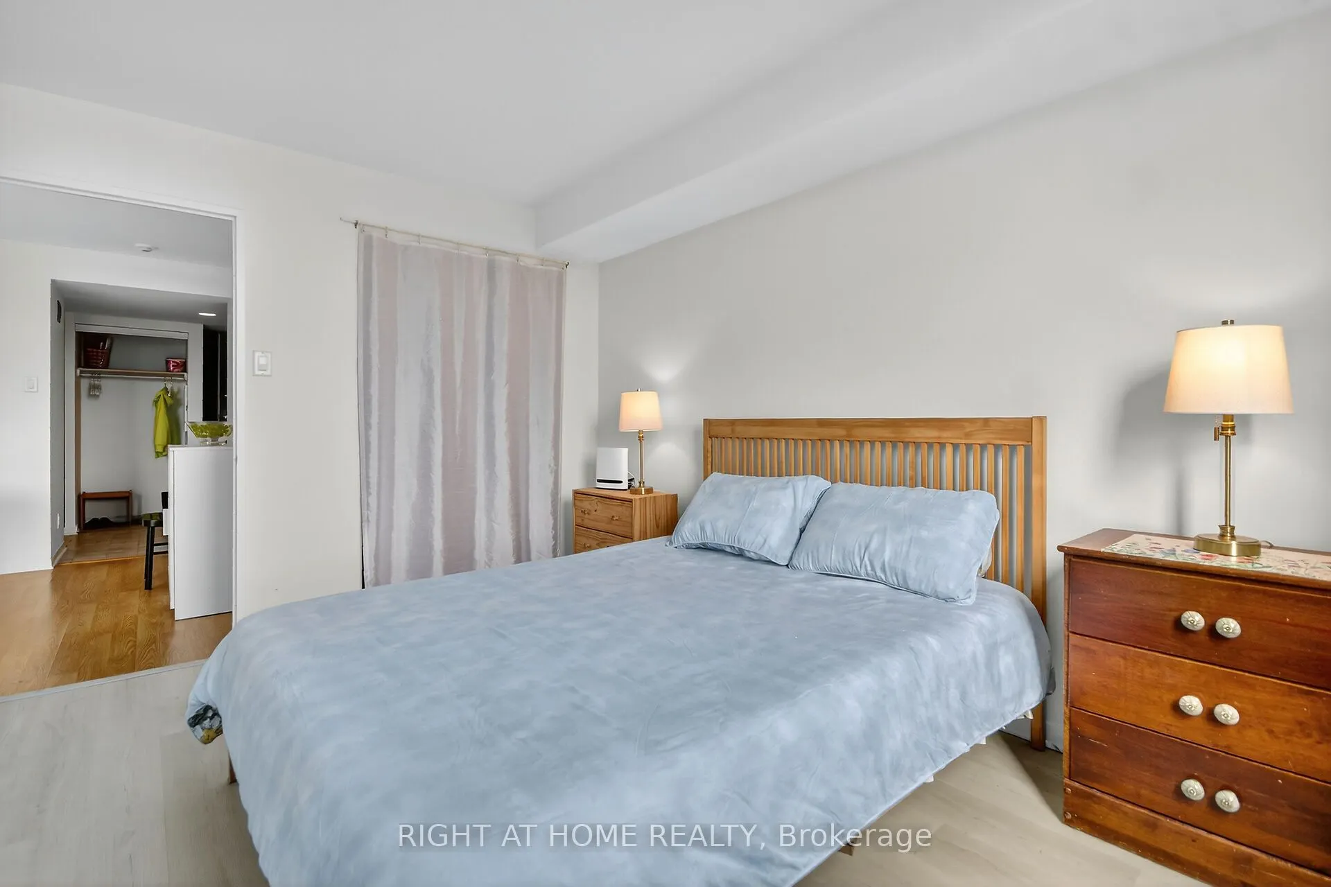 35 Holland Avenue, #811