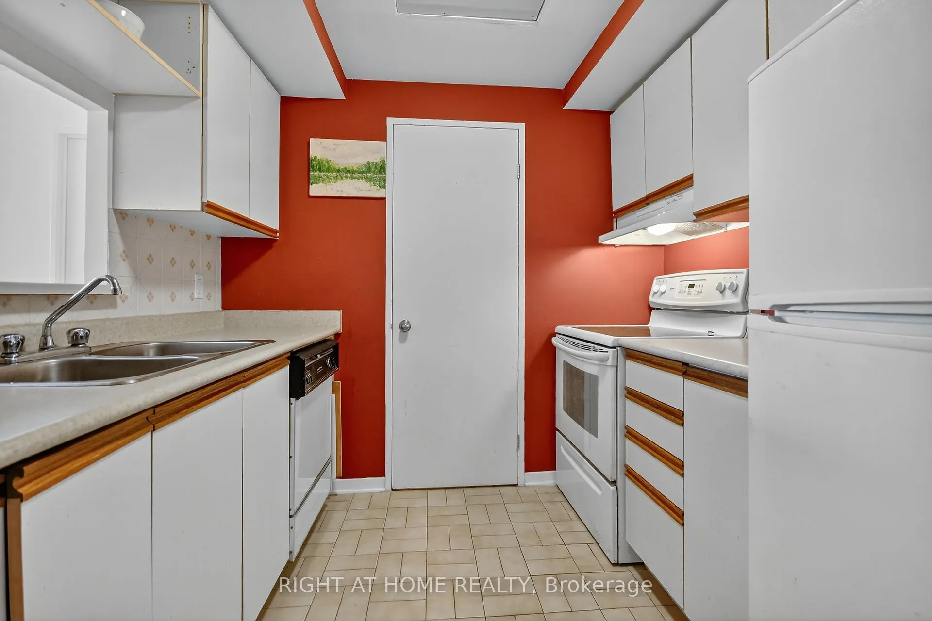 35 Holland Avenue, #811