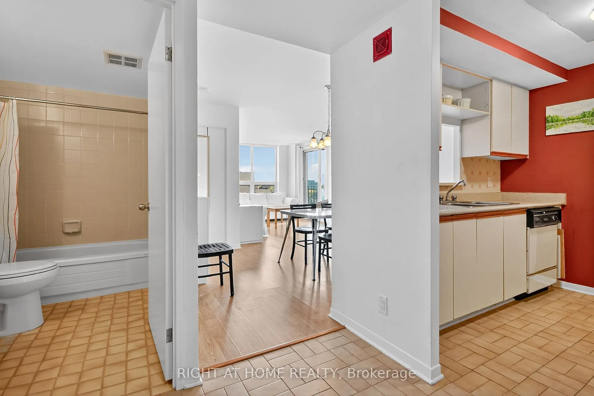 35 Holland Avenue, #811